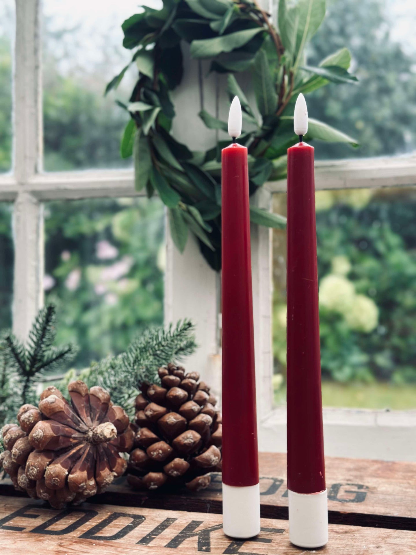 Stabkerzen / Set mit 2 Stück und Fernbedienung – Rot 24 cm