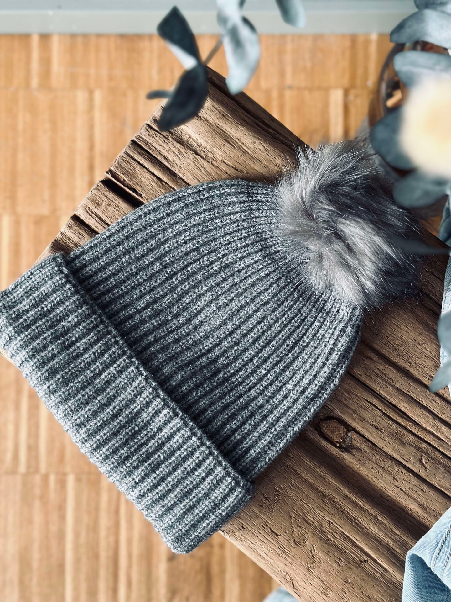 Mütze mit Bommel - Grau