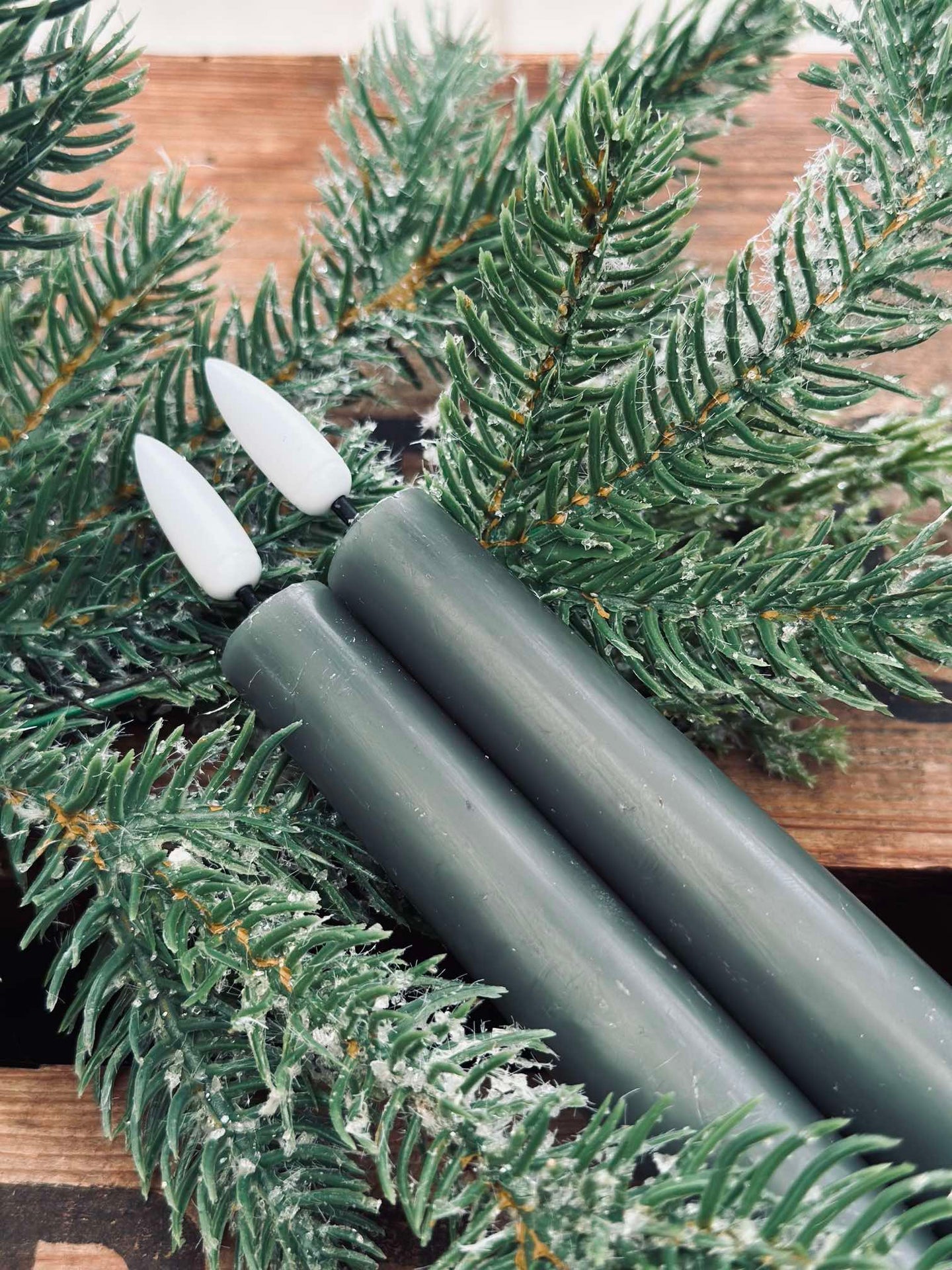 Stumpenkerzen / Set mit 2 Stück und Fernbedienung – Grün 24 cm