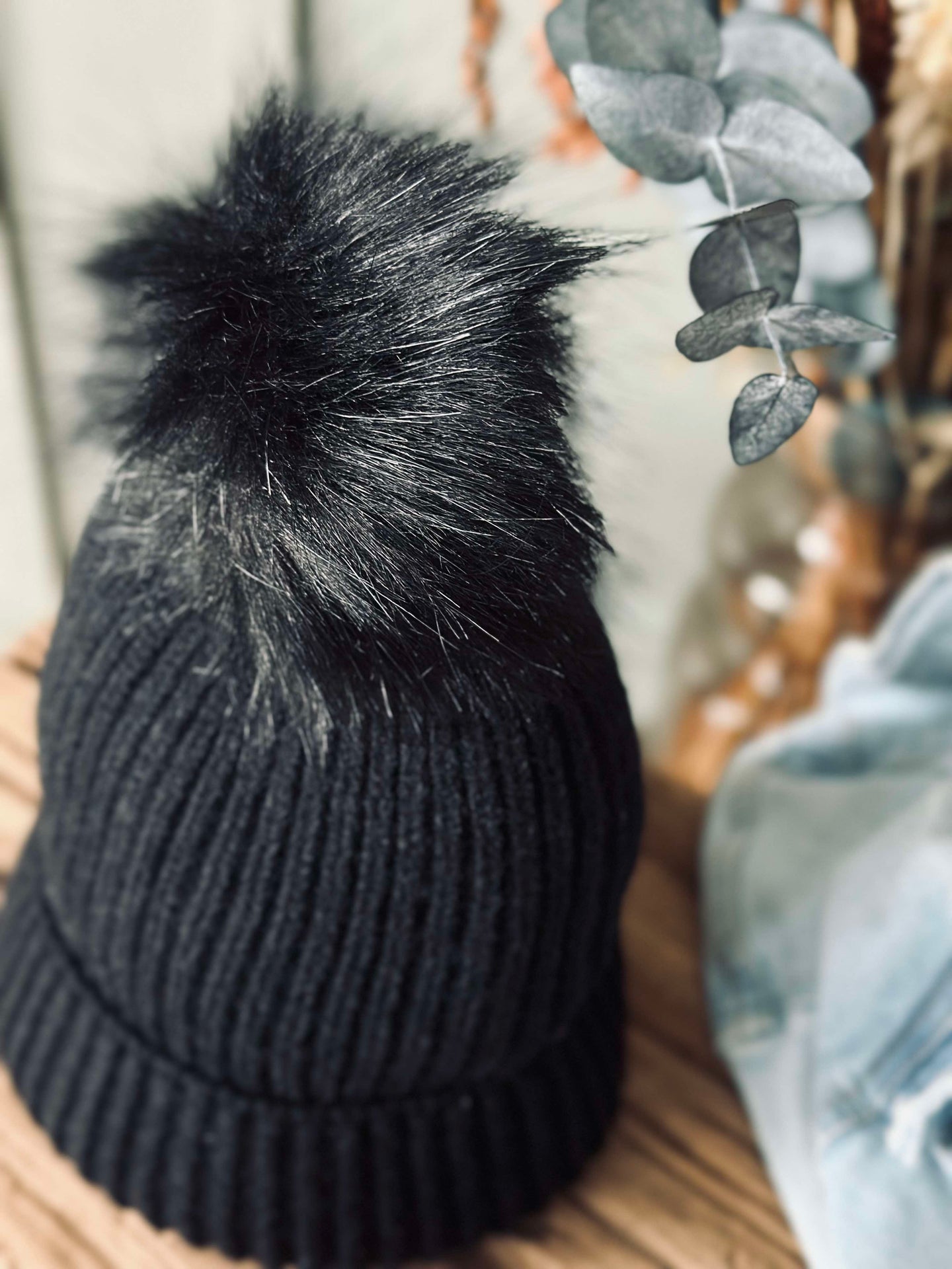 Mütze mit Bommel - Schwarz