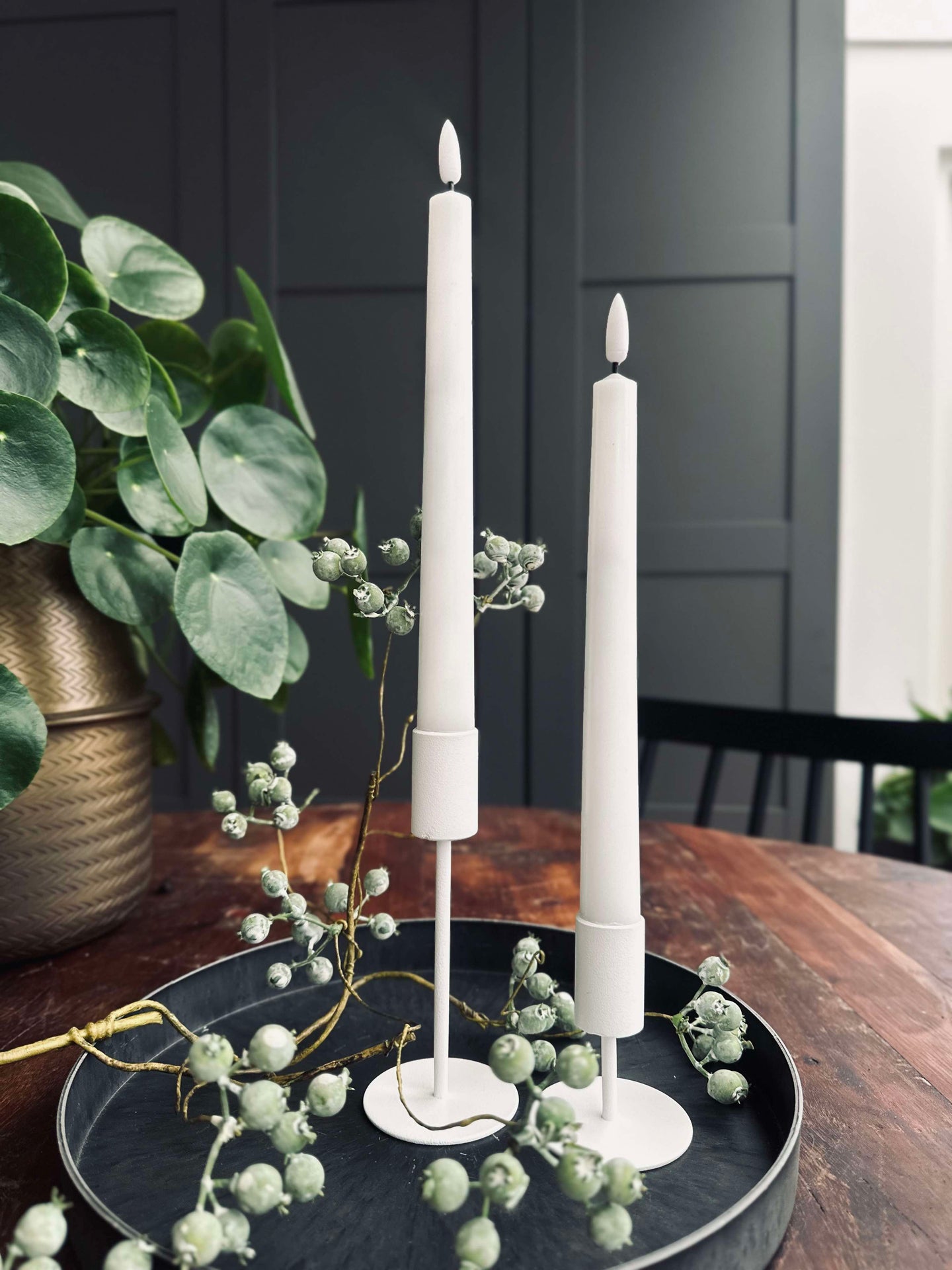 Stumpenkerzen / Set mit 2 Stück und Fernbedienung – Weiß 24 cm