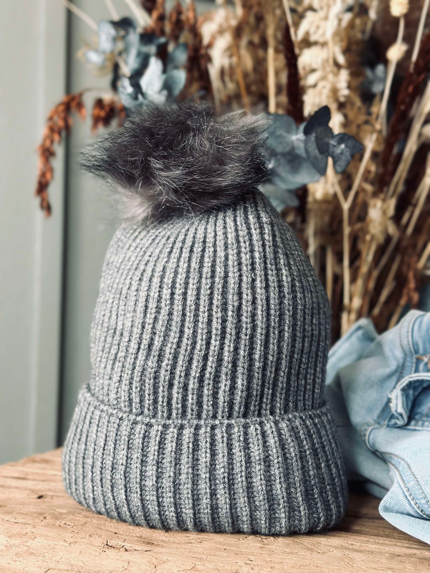 Mütze mit Bommel - Grau