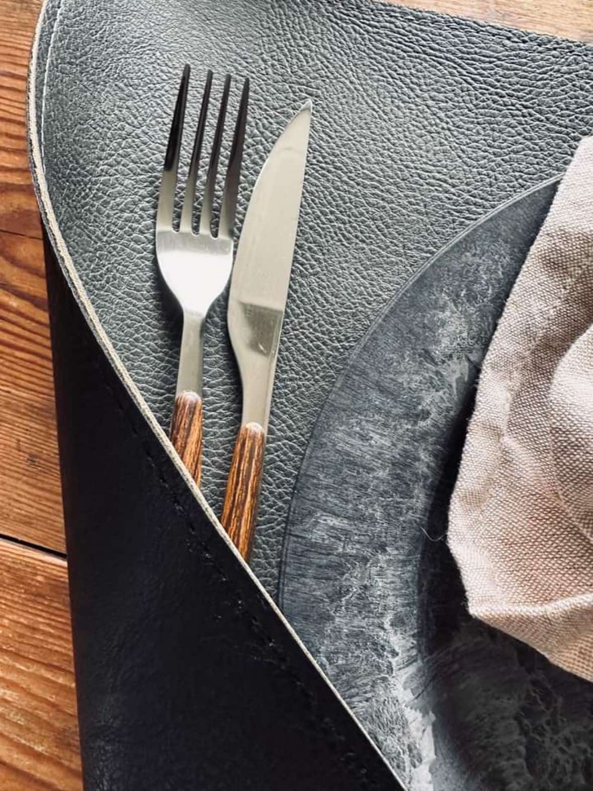 Wendbares Platzset – Grau / Schwarz