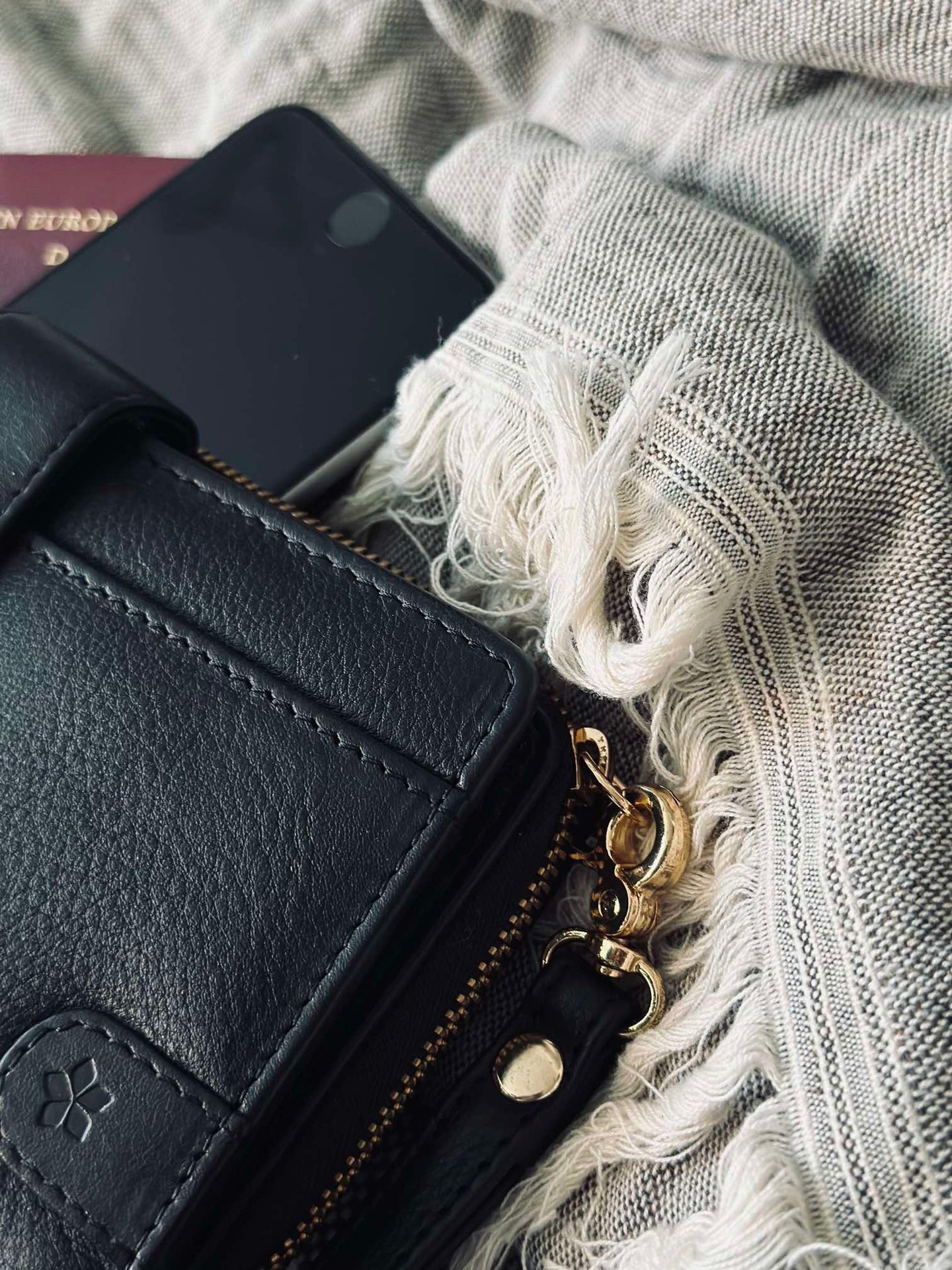 Clutch Posh – Schwarz / Gold