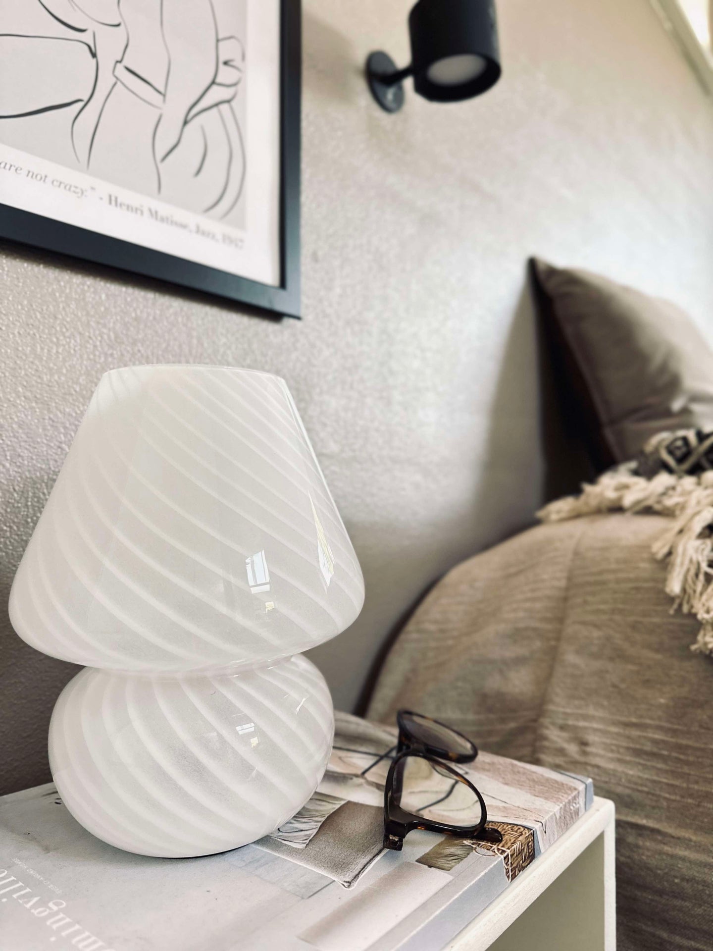 Mushroom Medium – Weißes mundgeblasenes Glas