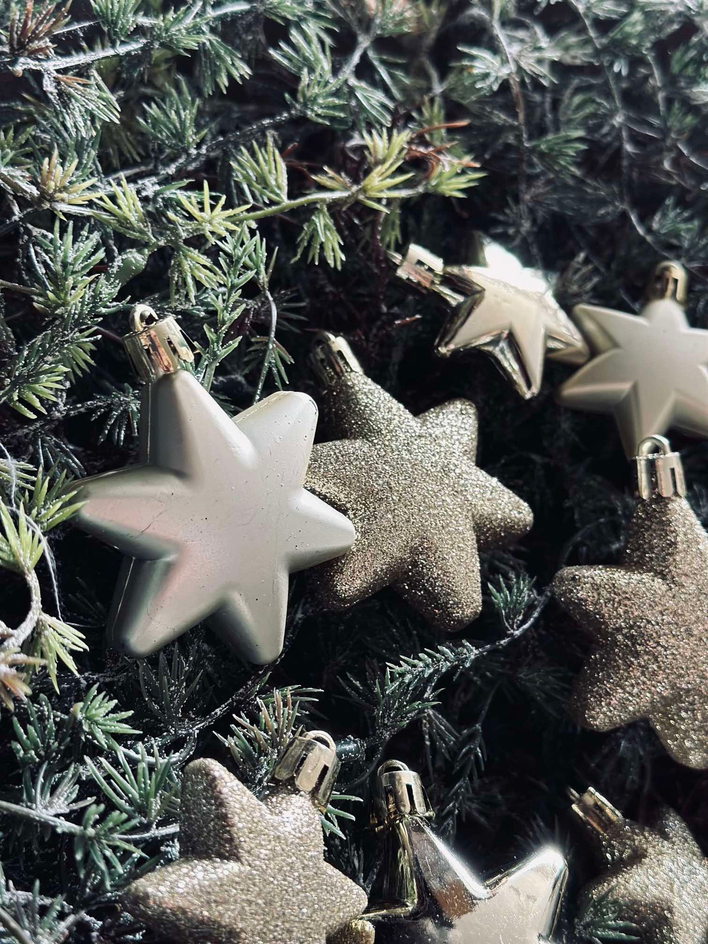 Weihnachtskugeln mit Sternen - Set mit 16 Stück