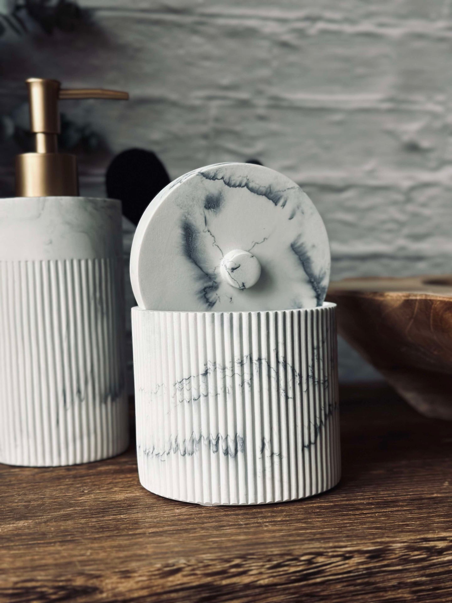Dose mit Deckel im Marmor-Look