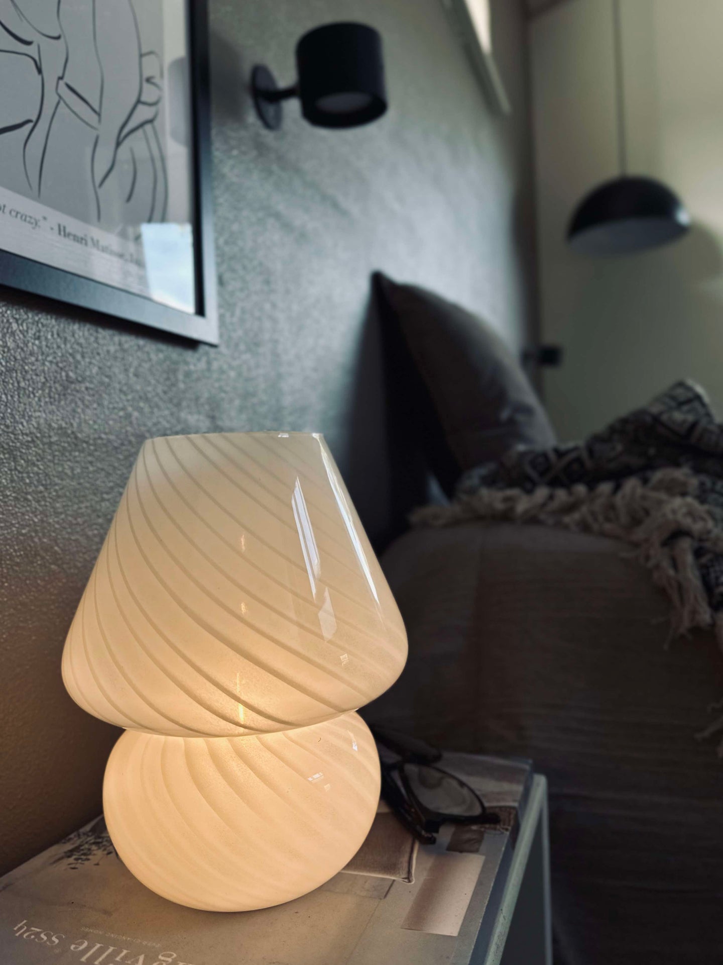 Mushroom Medium – Weißes mundgeblasenes Glas
