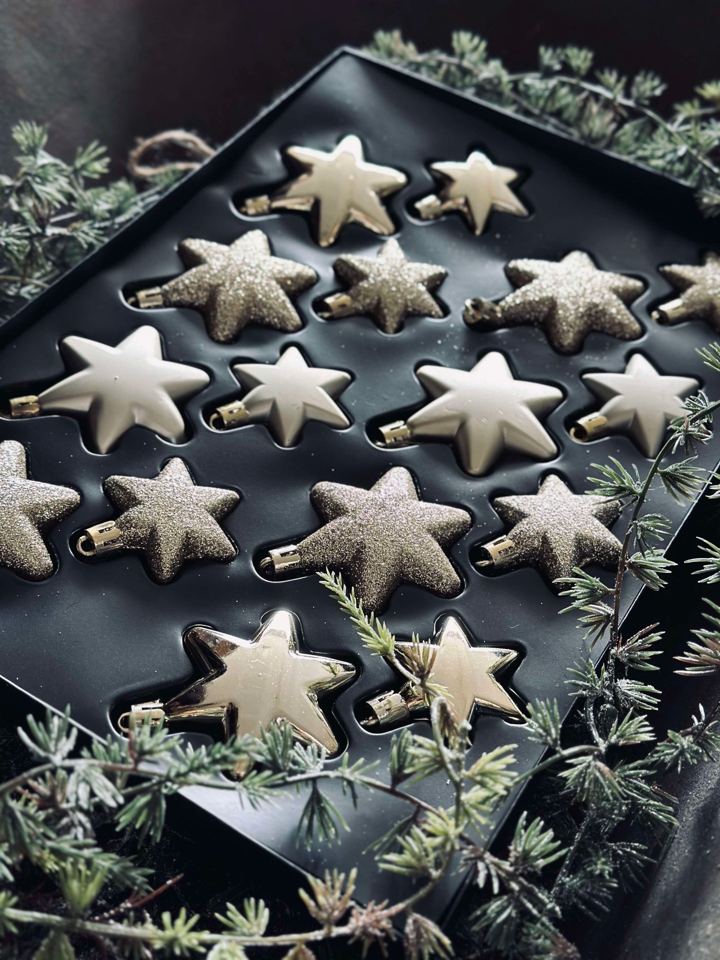 Weihnachtskugeln mit Sternen - Set mit 16 Stück