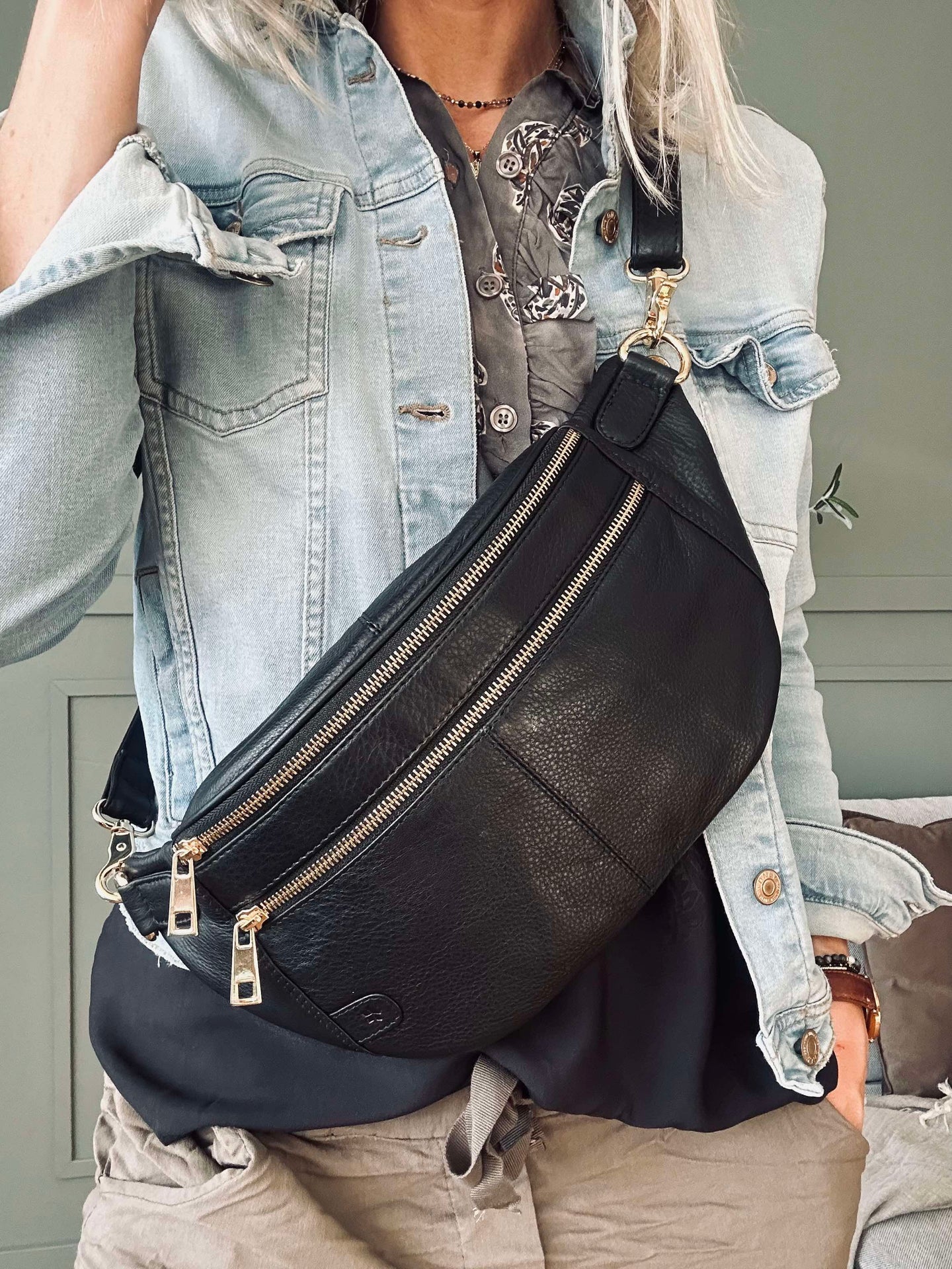 Bumbag Astrid - Schwarz / Gold