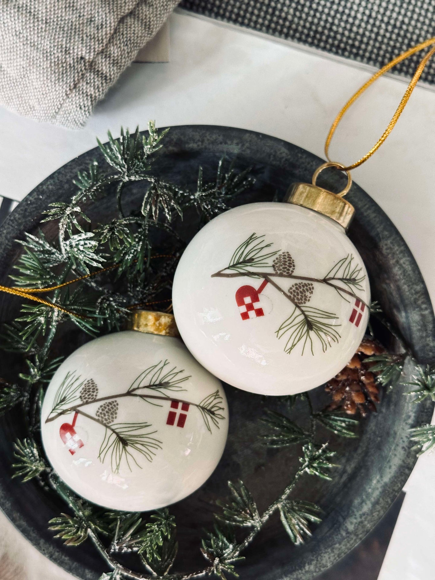 Weihnachtskugeln aus Porzellan - 2 Stück