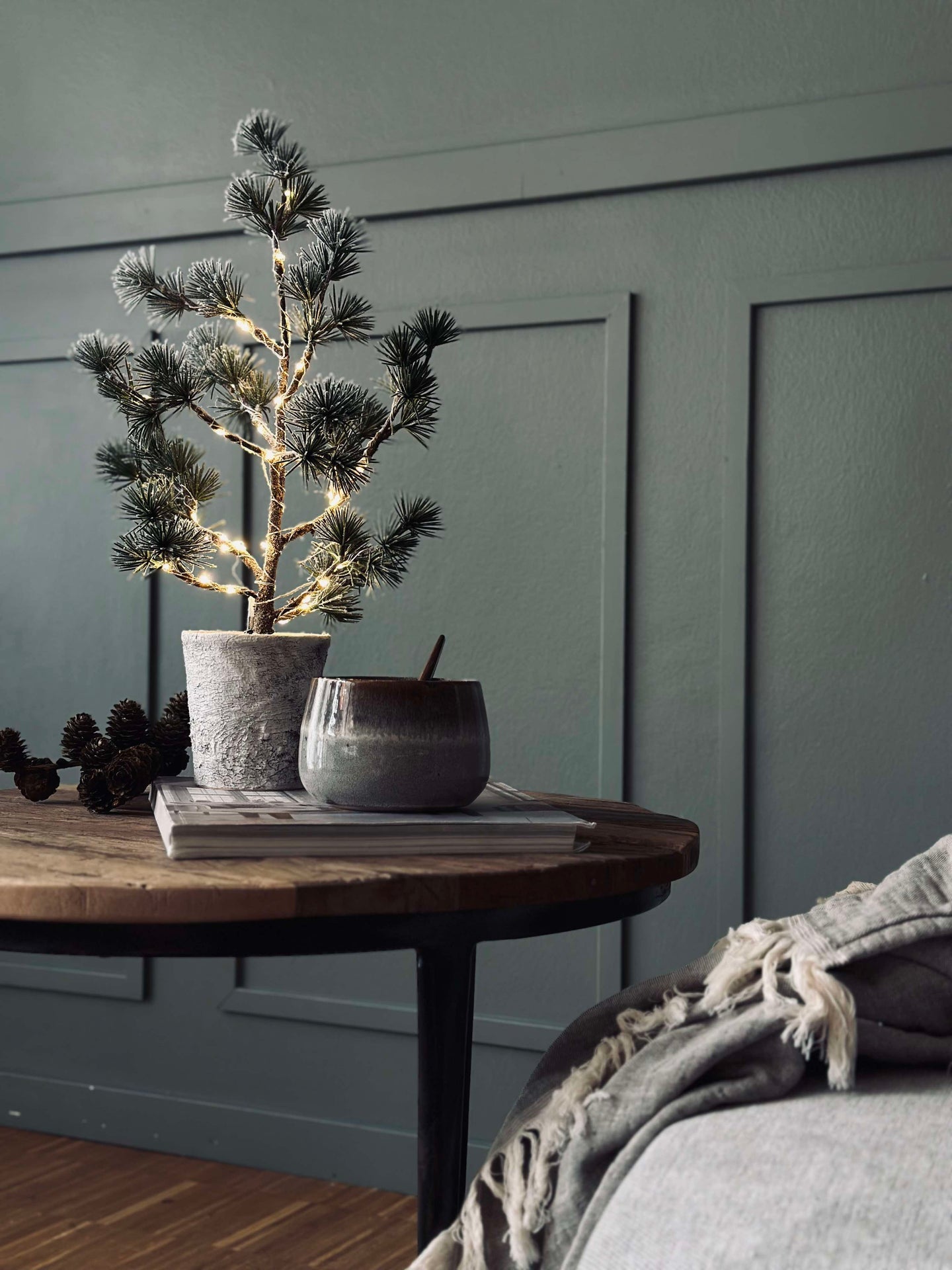 Zedernbaum mit Lichterkette - 45 cm