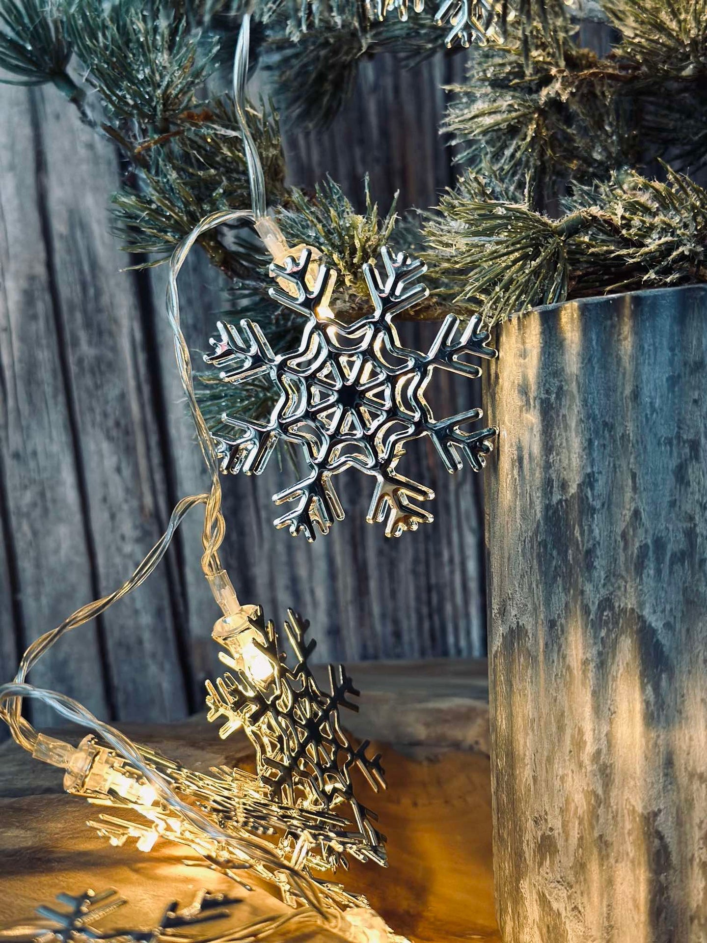 LED-Lichterkette mit Schneeflocken - Silber