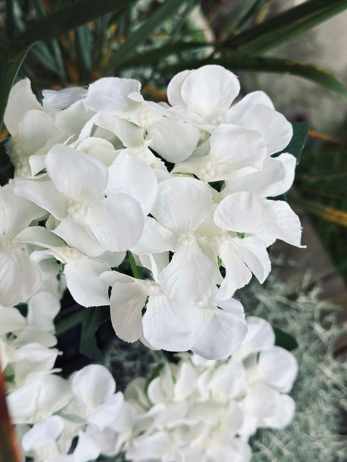 Hortensie mit Solarzellen - Weiß