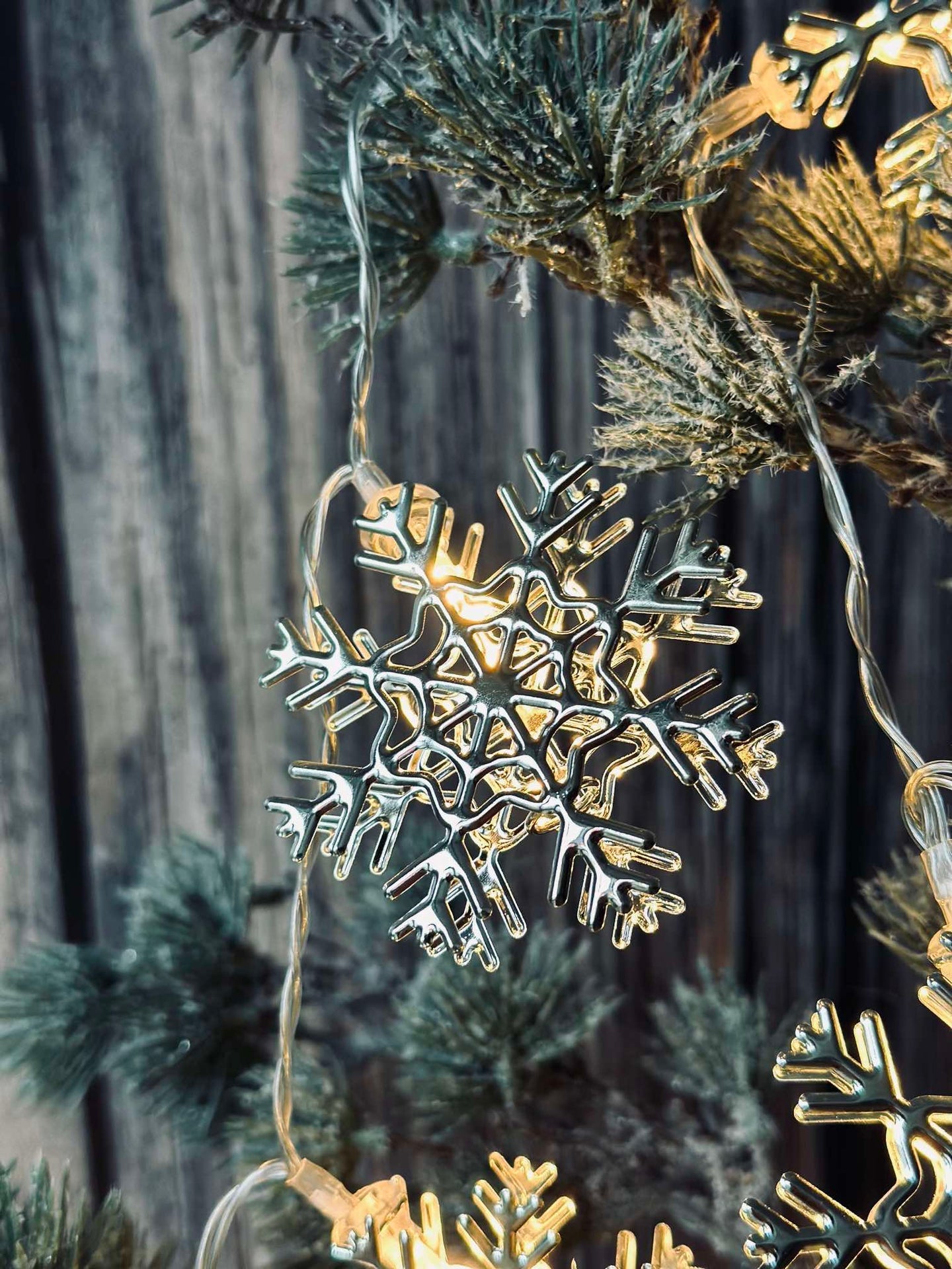 LED-Lichterkette mit Schneeflocken - Silber