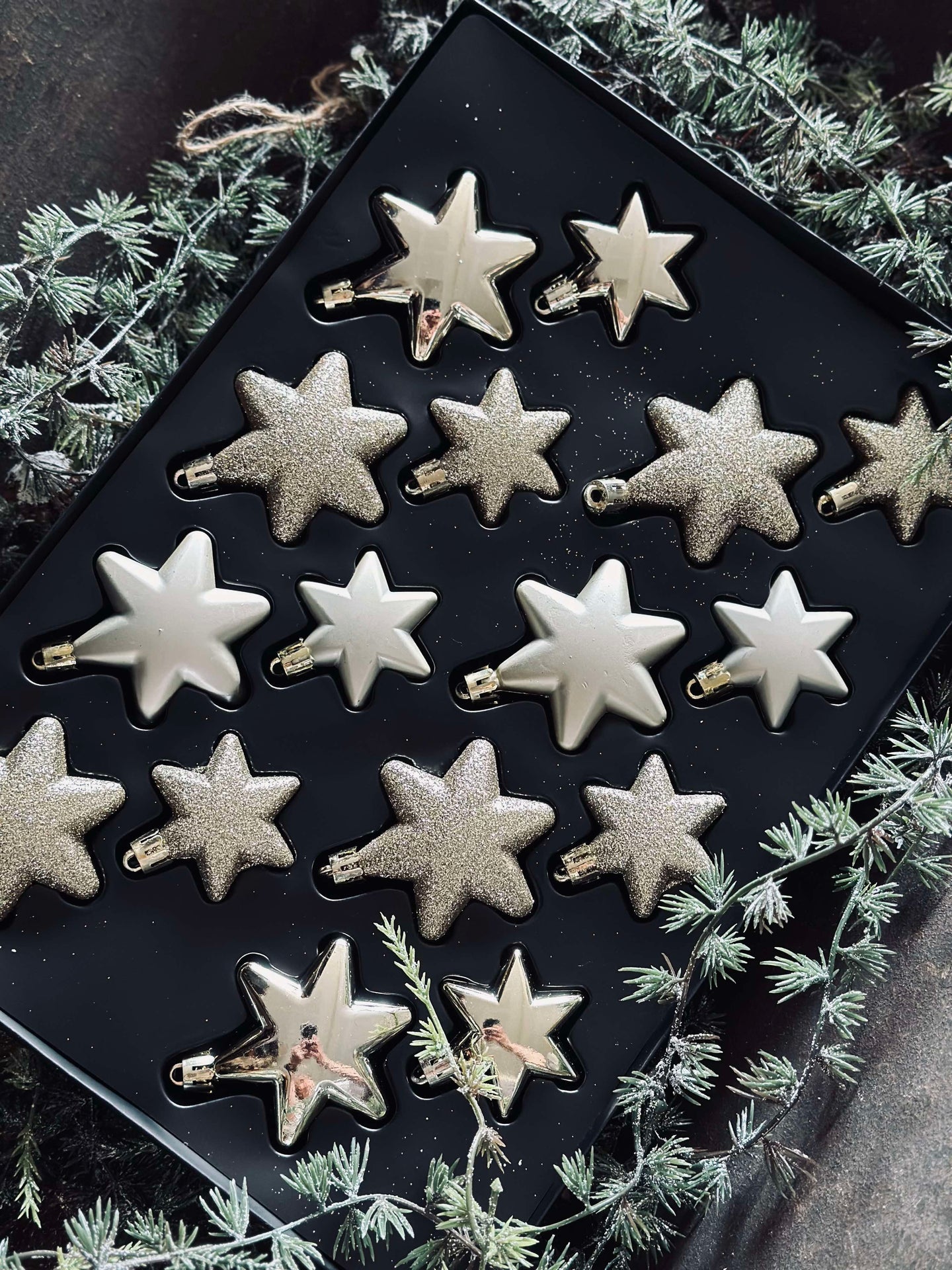 Weihnachtskugeln mit Sternen - Set mit 16 Stück