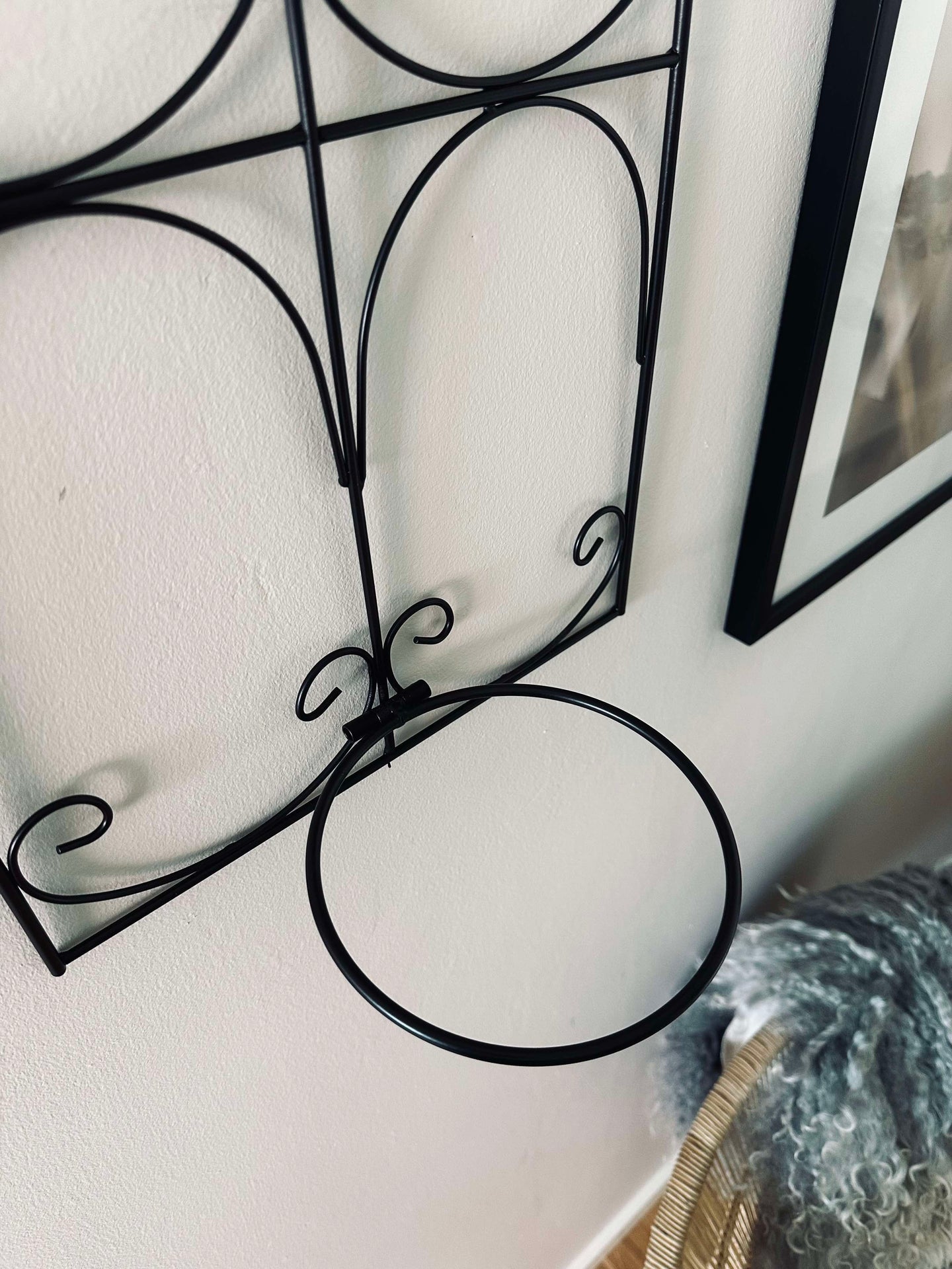 Blumenaufhängung aus Metall