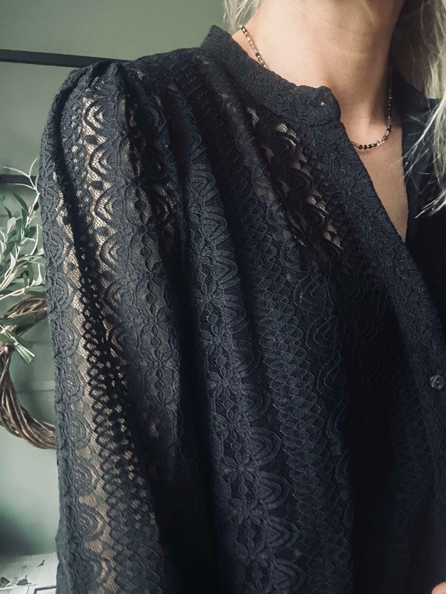 Bluse mit Spitze – Black