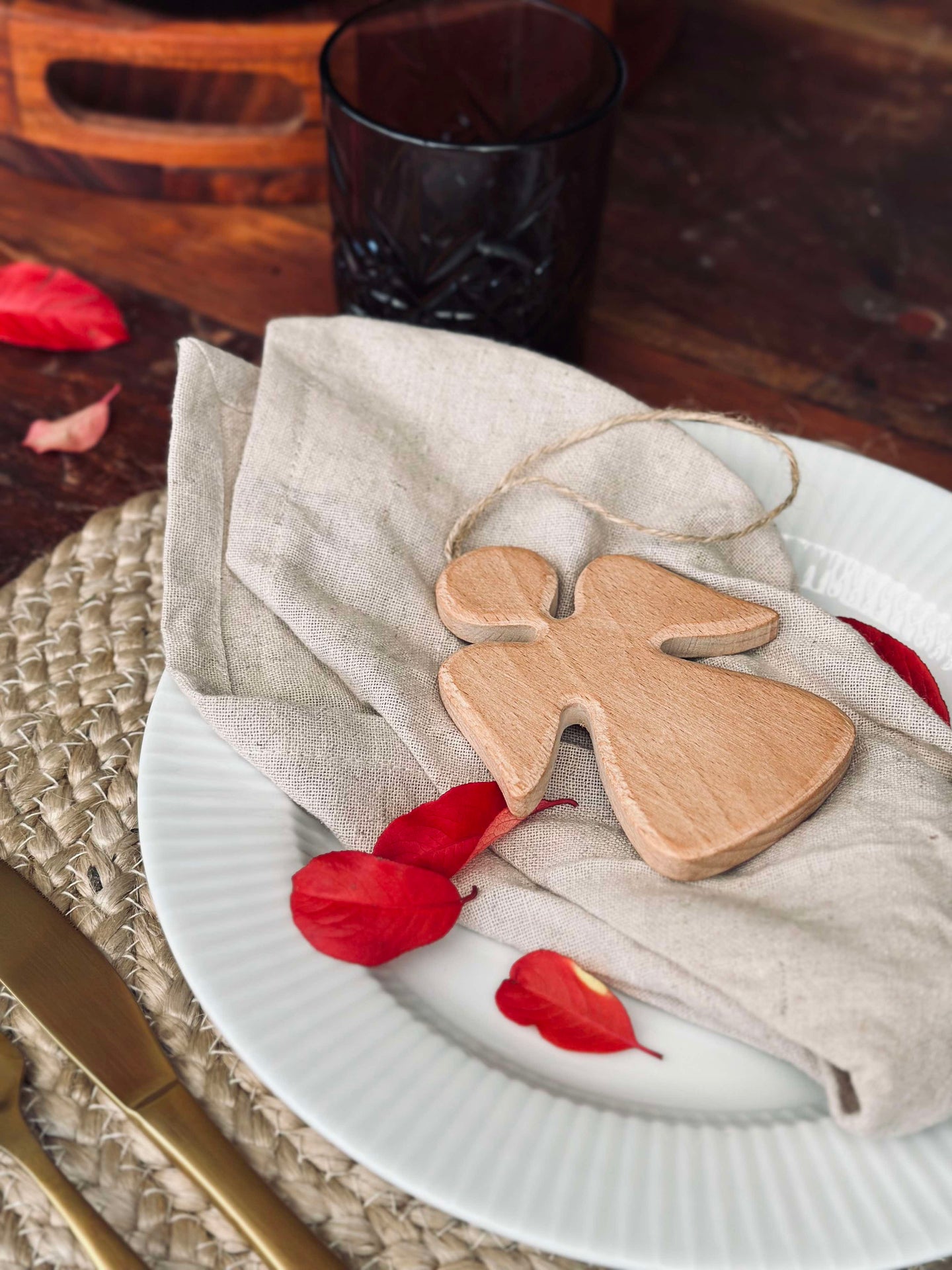 Anhänger Engel aus hellem Holz