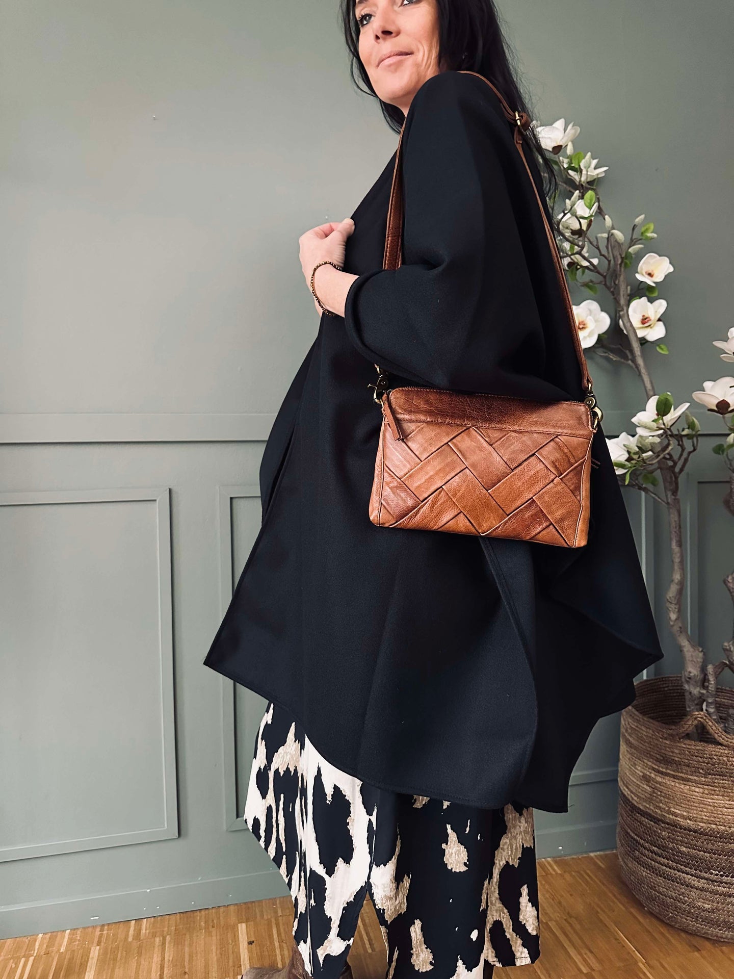 Poncho Black