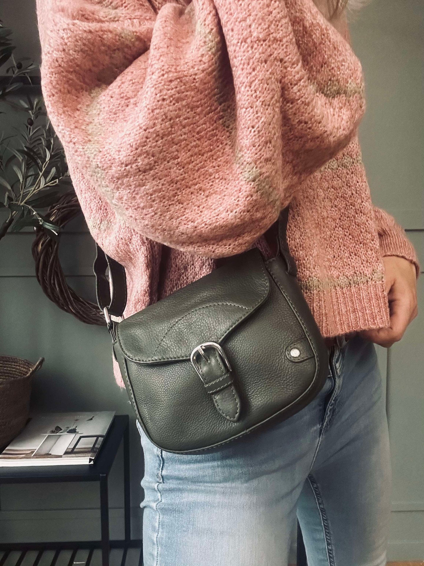 Crossbody Aura Army