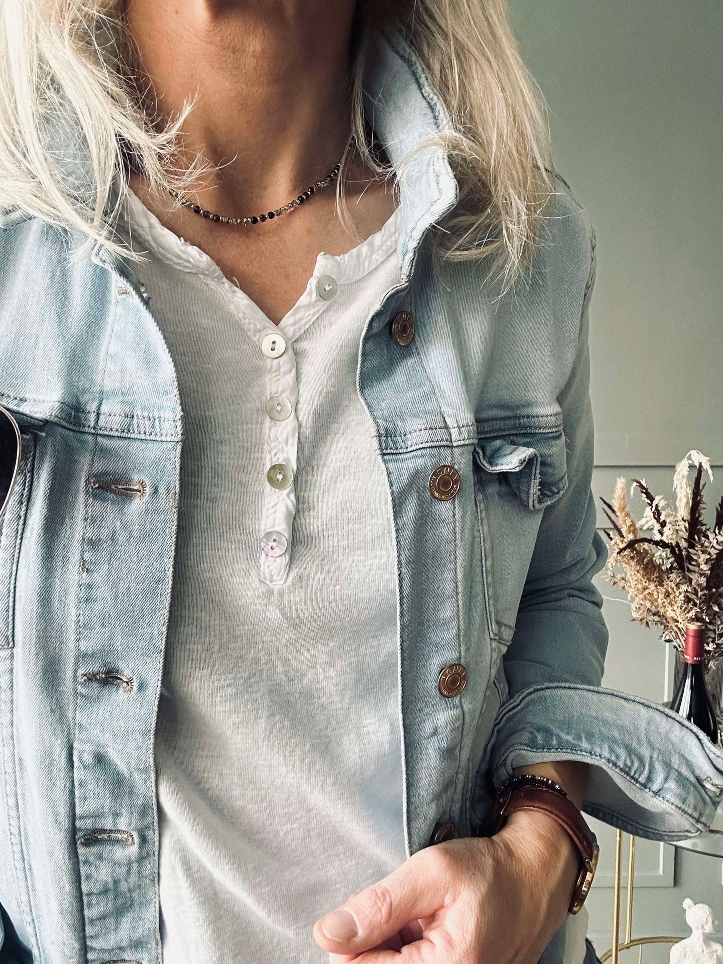 Basic-Bluse mit Knöpfen – White
