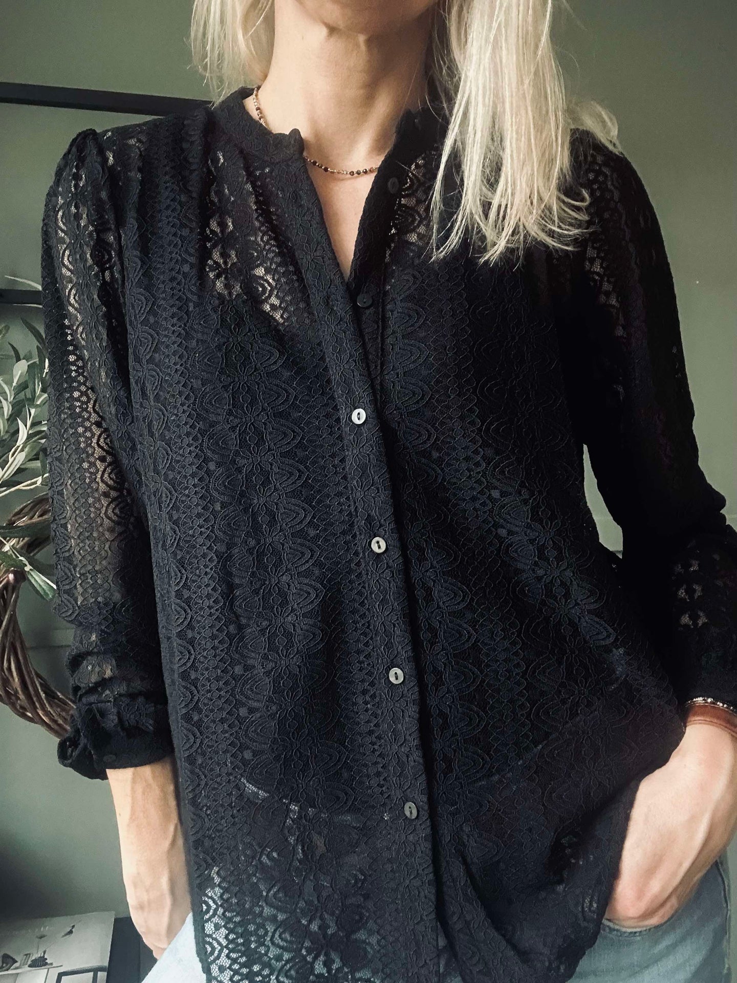 Bluse mit Spitze – Black