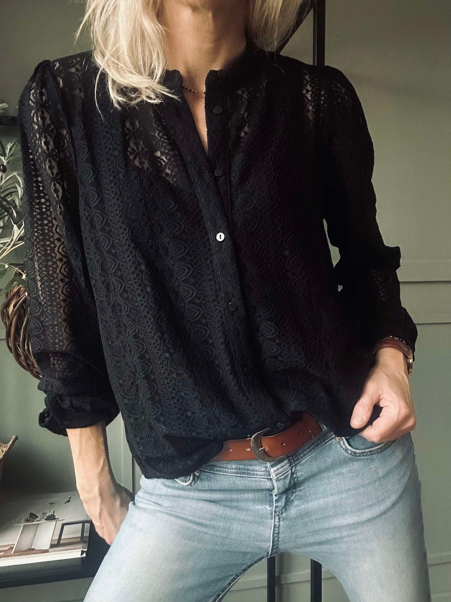 Bluse mit Spitze – Black