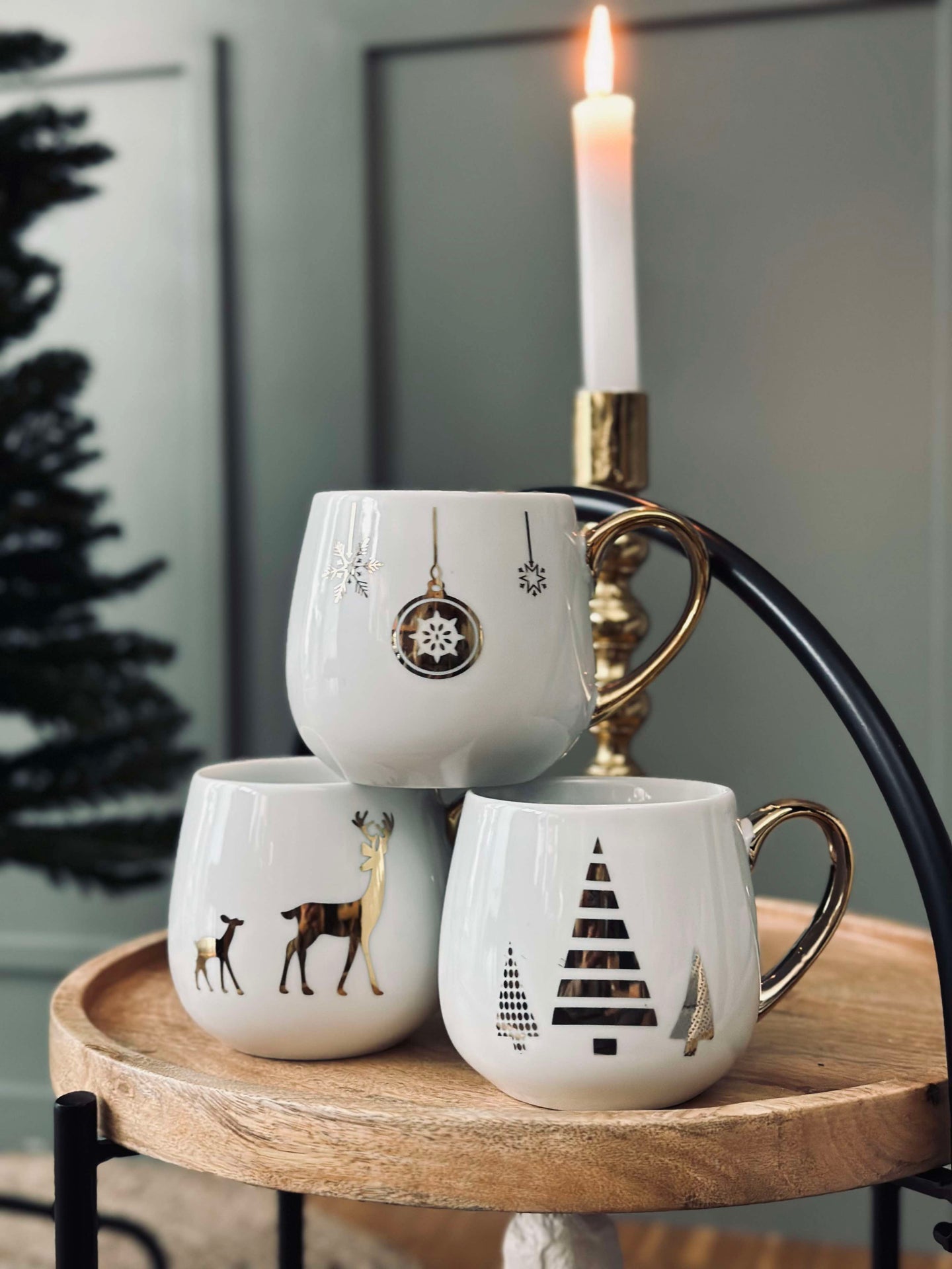 Weihnachtstasse mit Goldmotiv