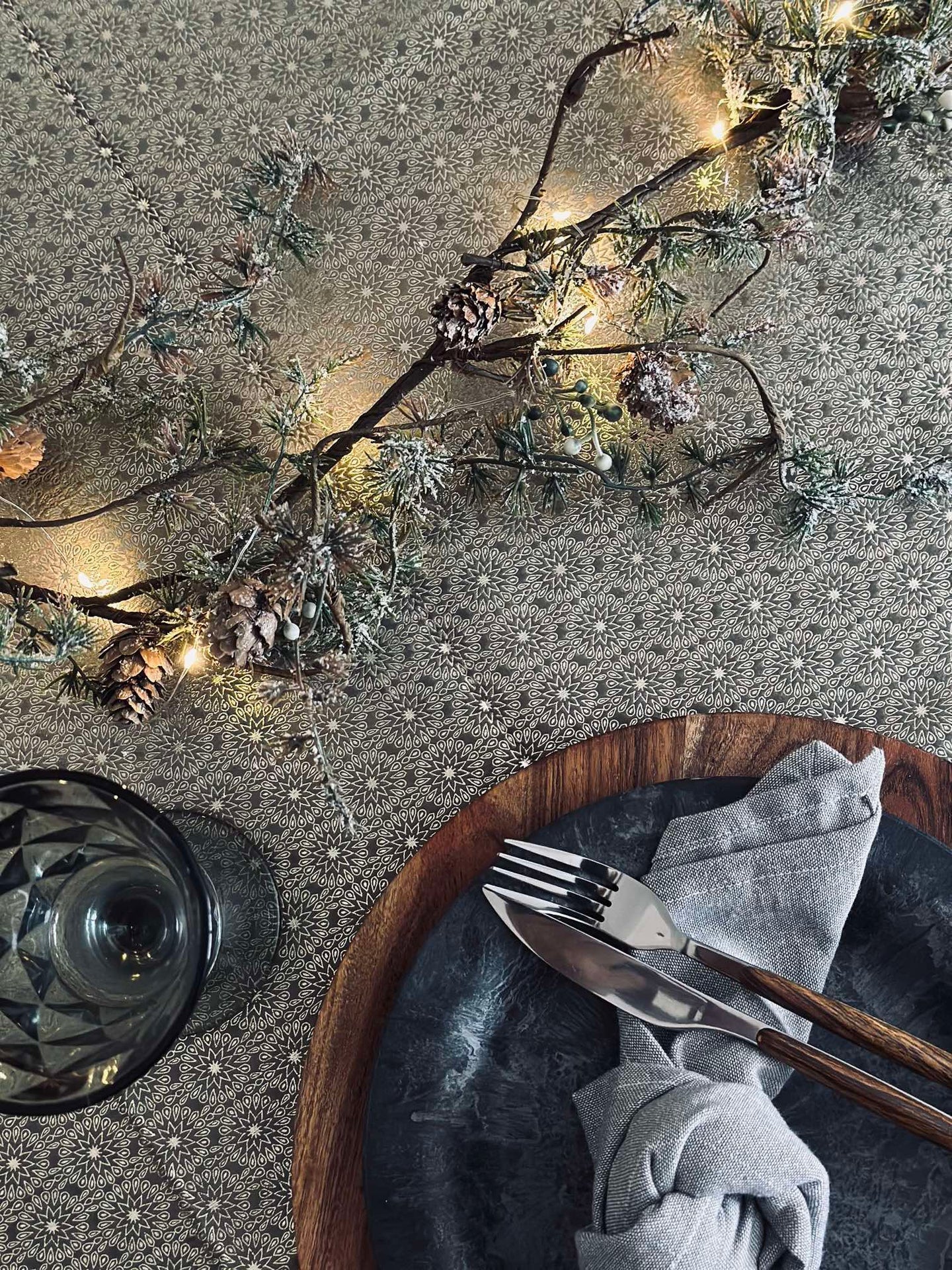 Lichterkette Zweig mit Kiefernzapfen - 150 cm