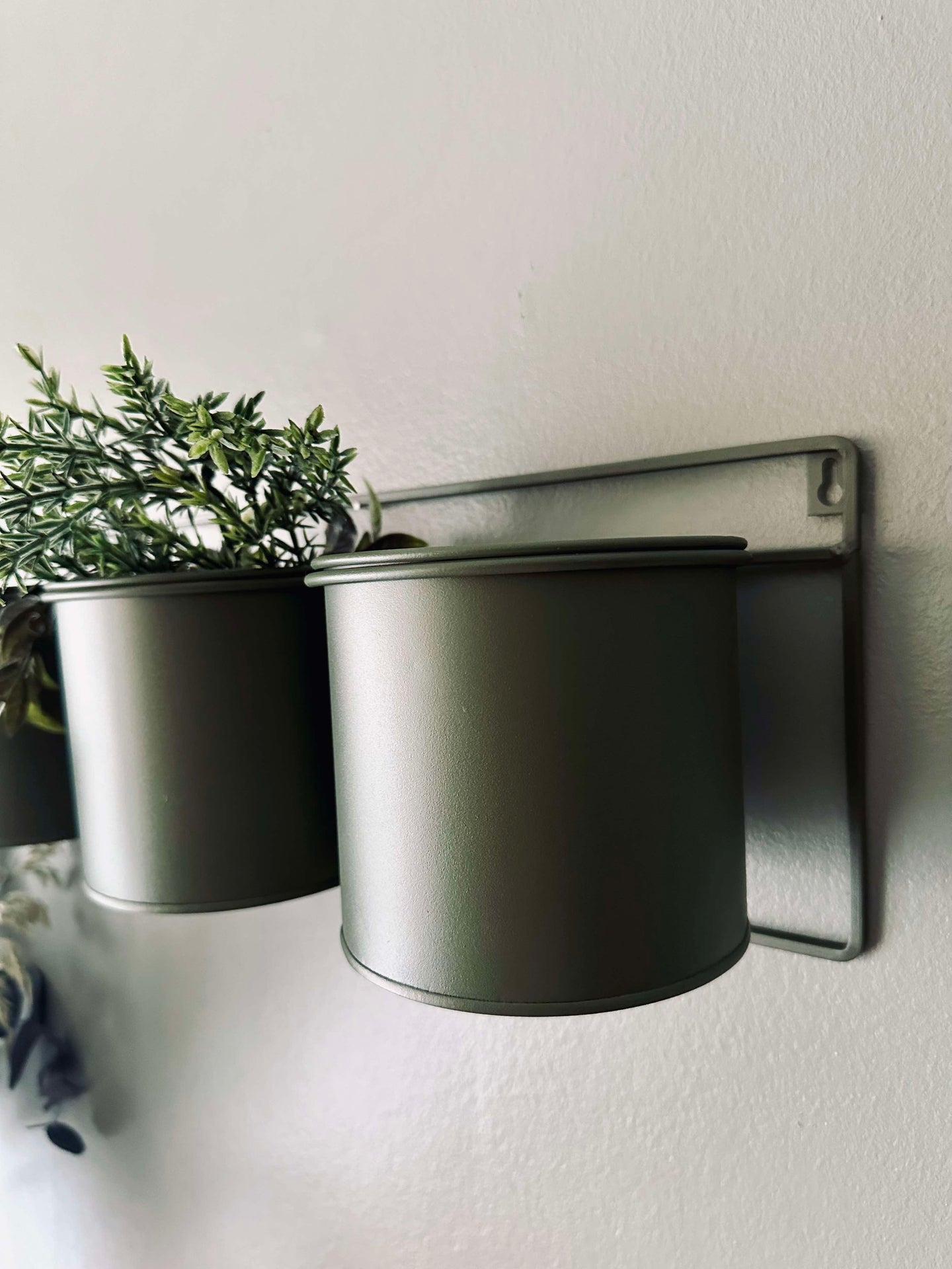 Wandhalter mit 3 Blumentöpfen - grün