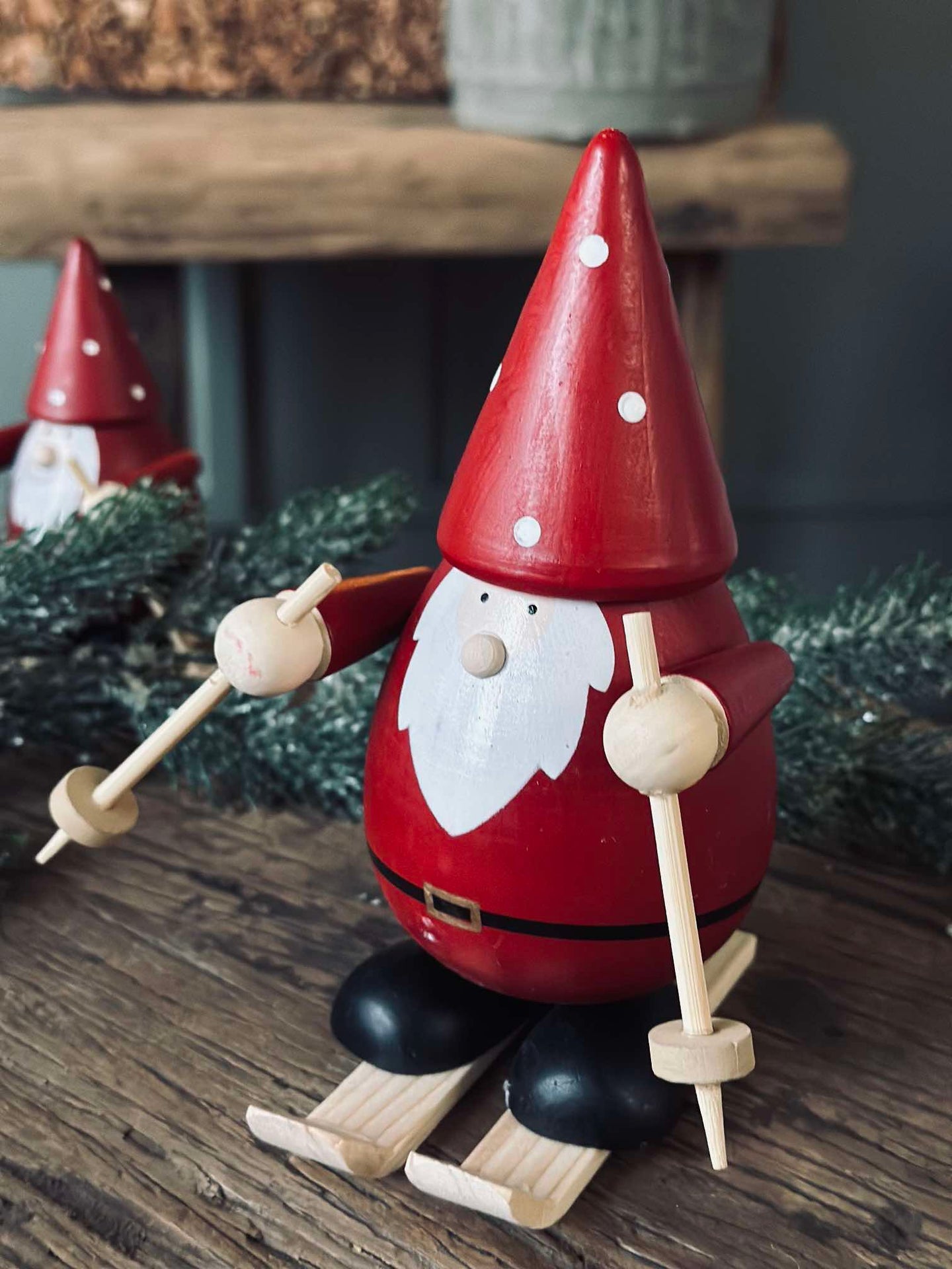 Weihnachtsmann auf Skiern - Large