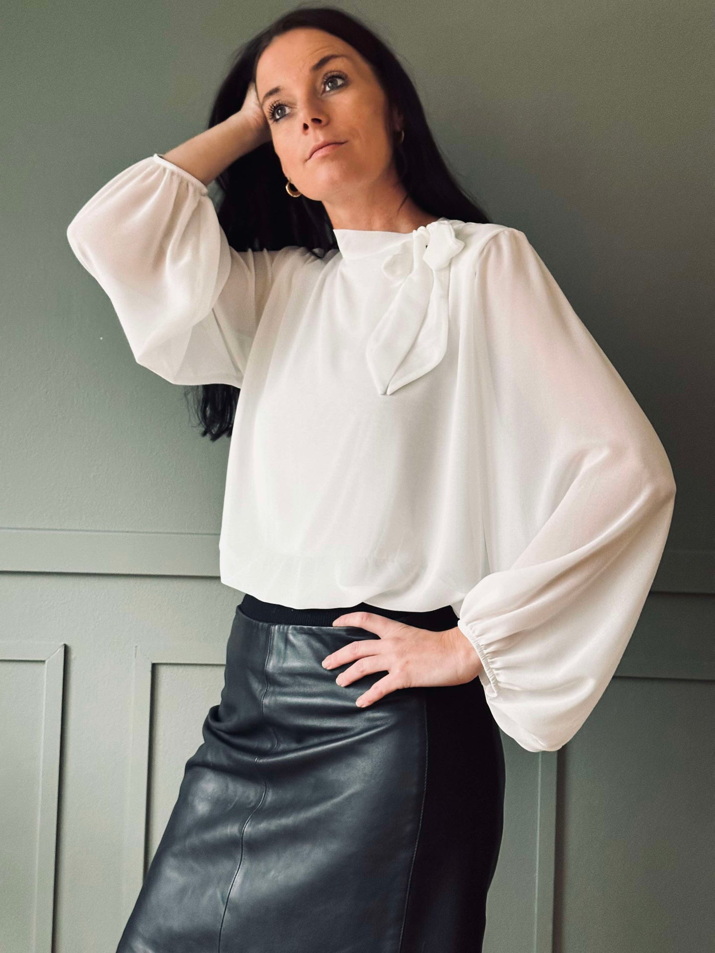 Bluse m. Schleife - White