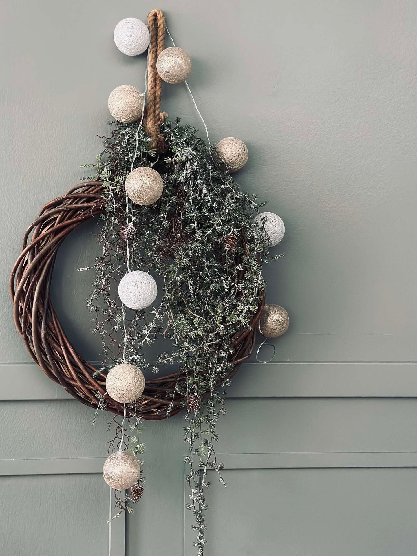 Lichterkette mit LED-Kugeln - Goldenbeige