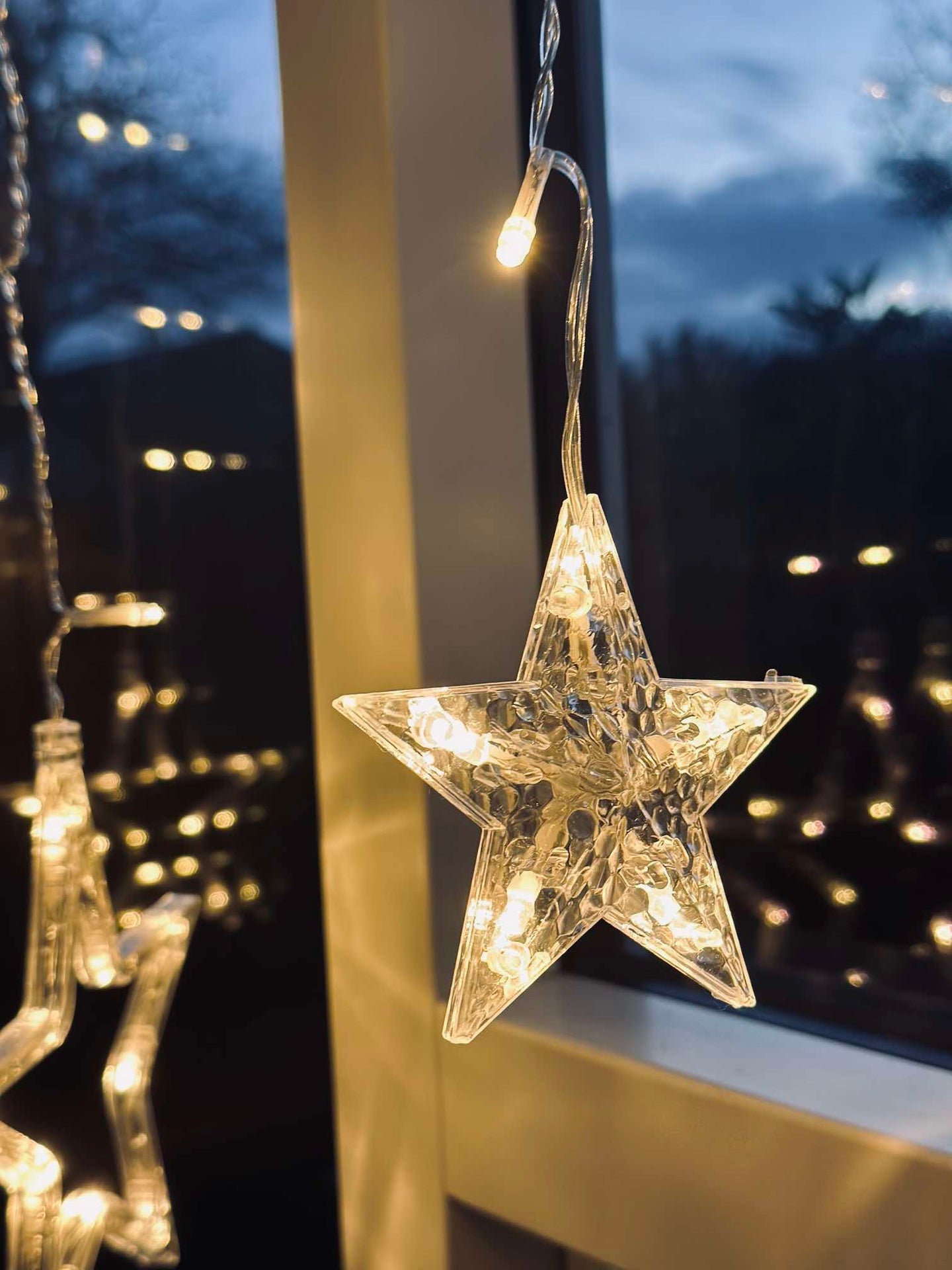 Lichterkette mit 12 Sternen - Zugelassen für innen / außen