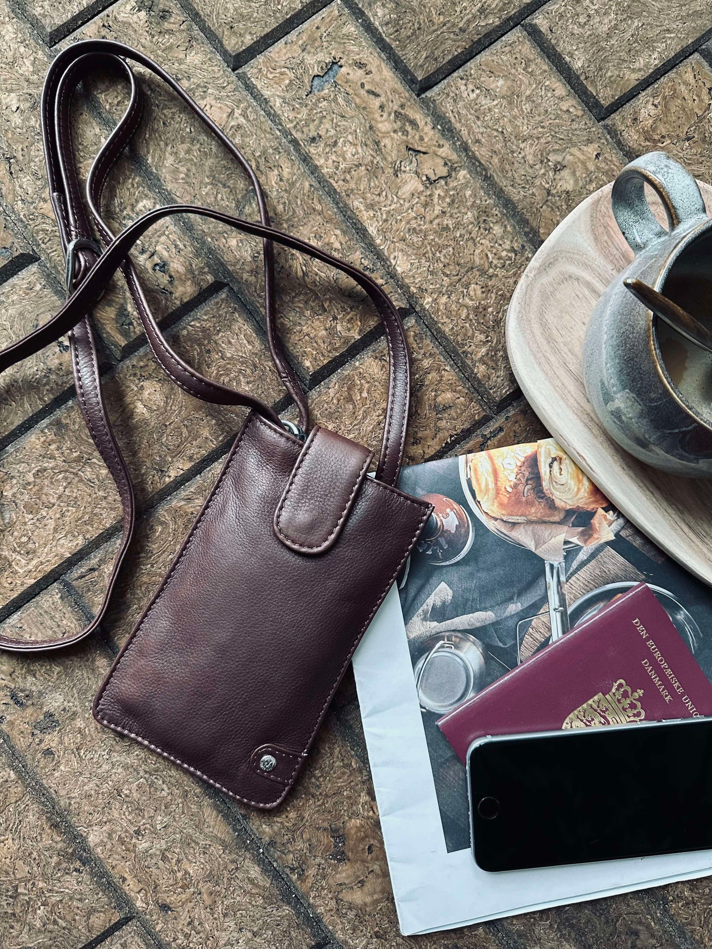 Handytasche Klein Aura Dunkelbraun
