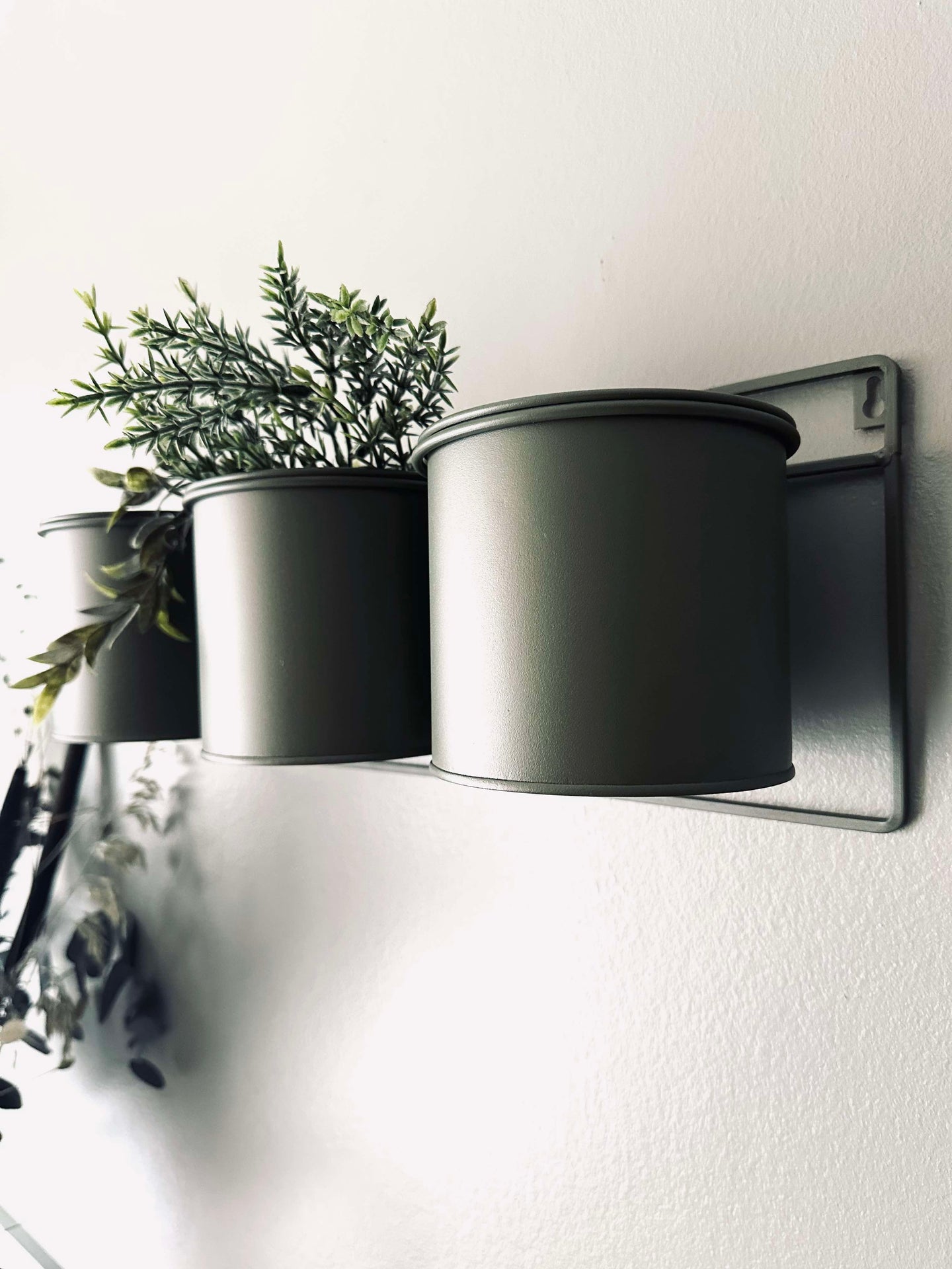 Wandhalter mit 3 Blumentöpfen - grün