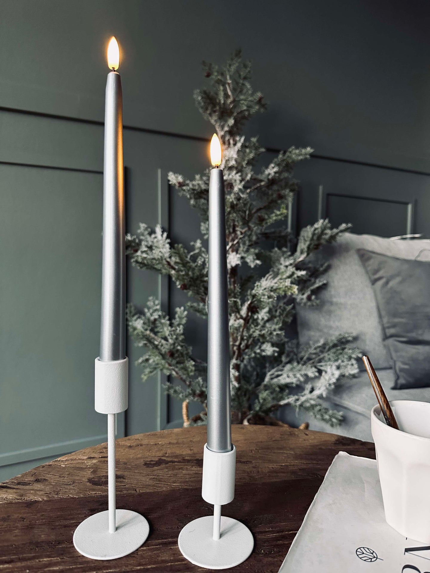 Silberne LED-Stabkerzen 2 St. - Fernbedienung inklusive