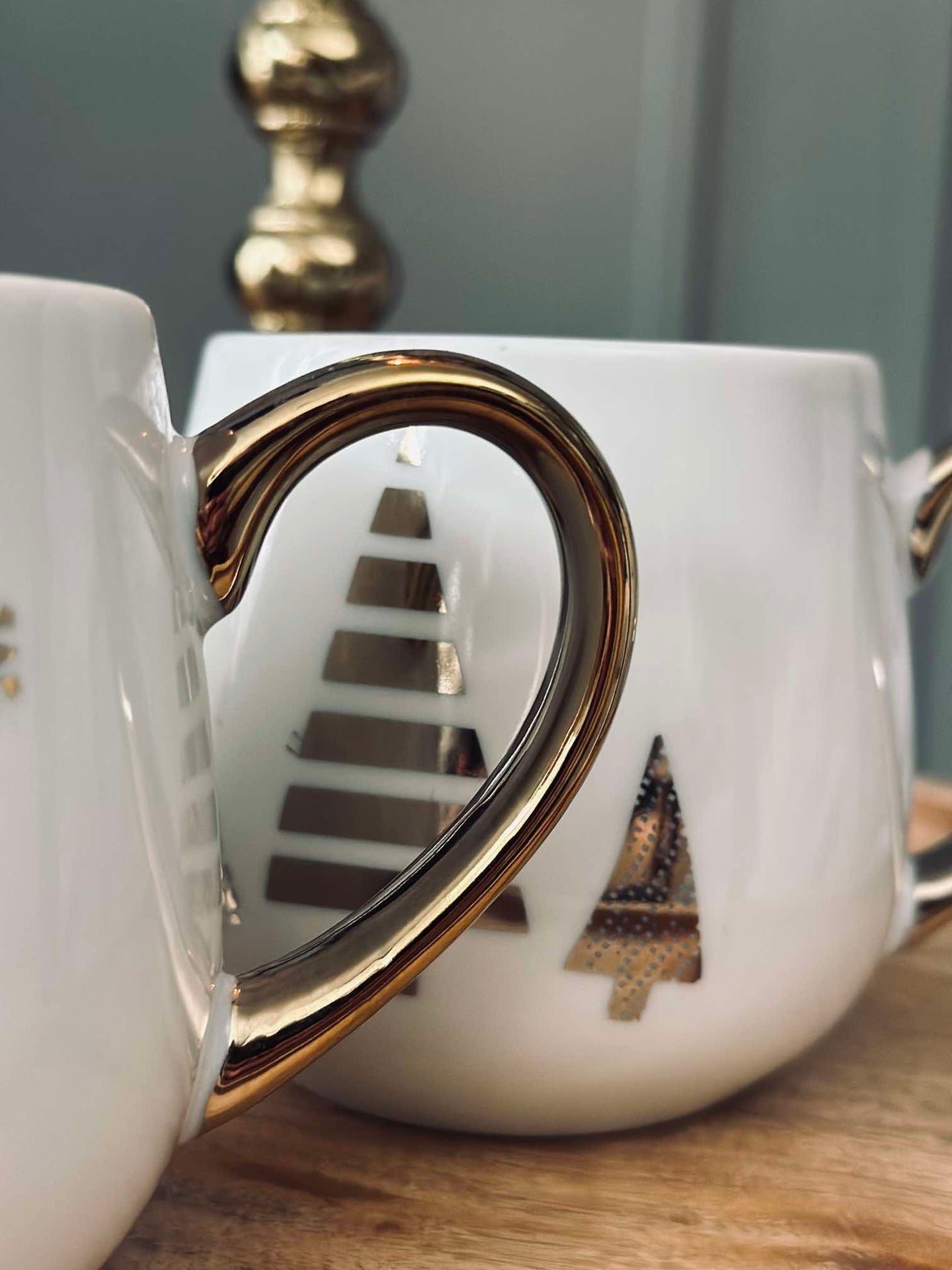 Weihnachtstasse mit Goldmotiv