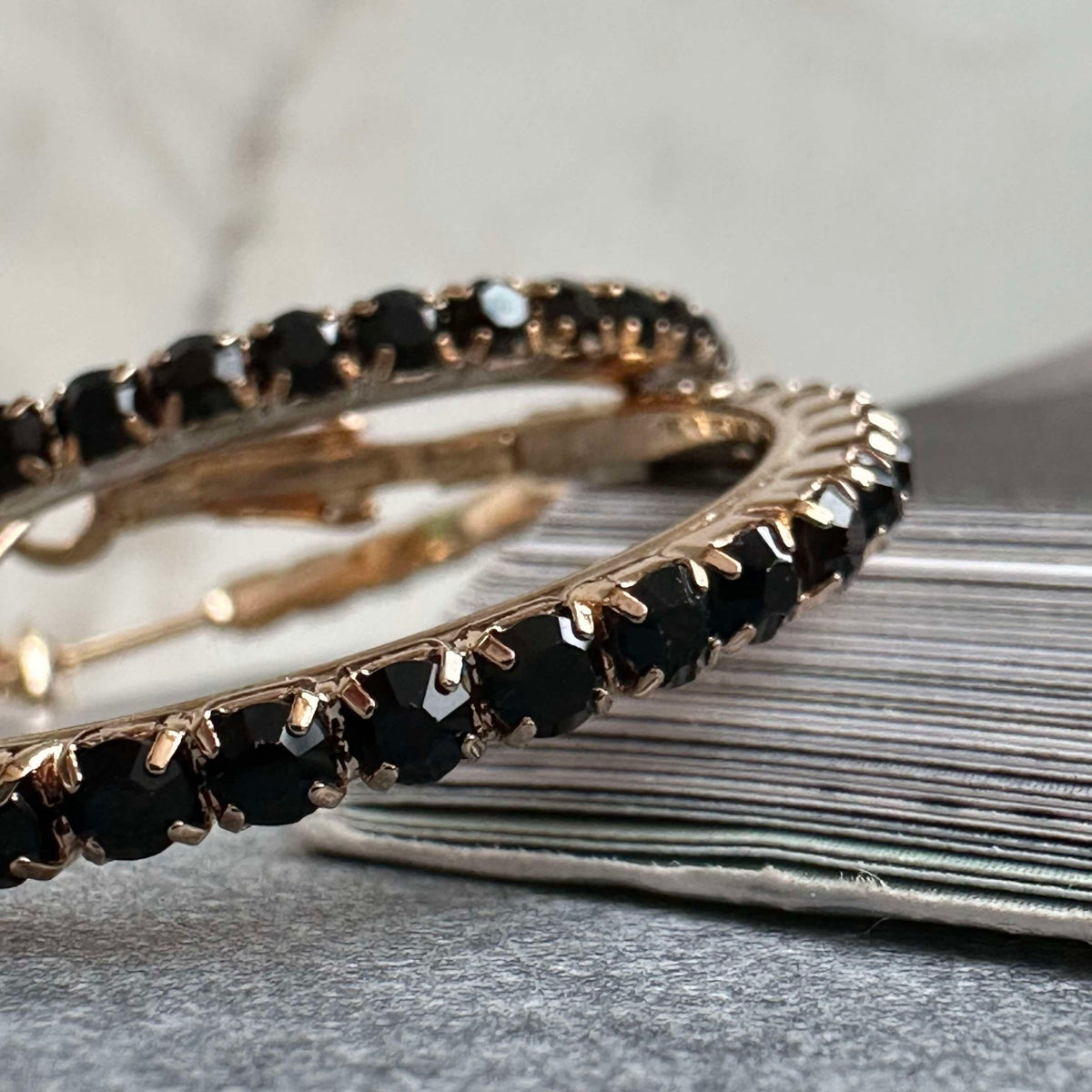 Ohrringe Smilla Hoops 18K vergoldet - Schwarz