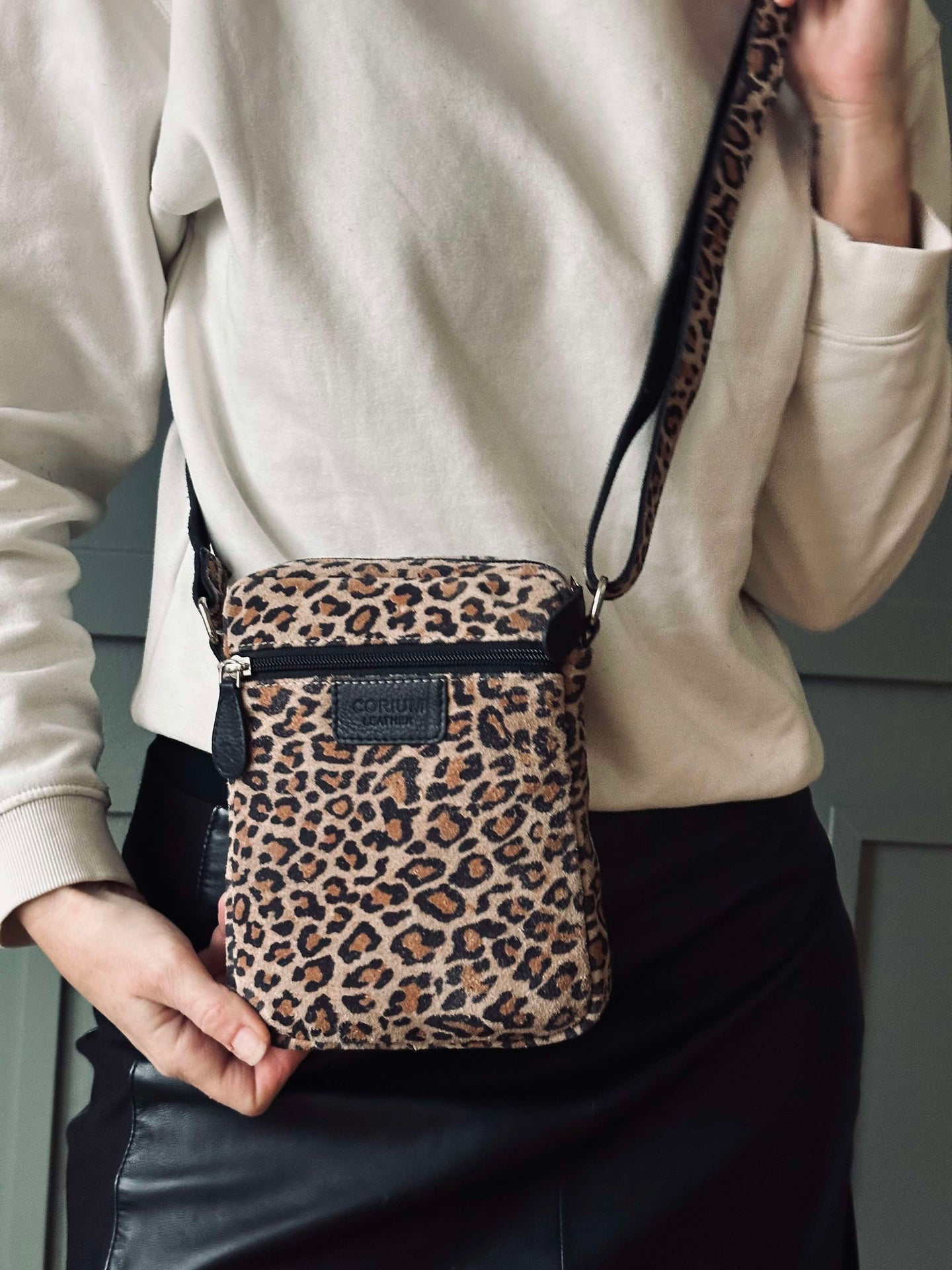 Handytasche / Crossover Daily Leopard