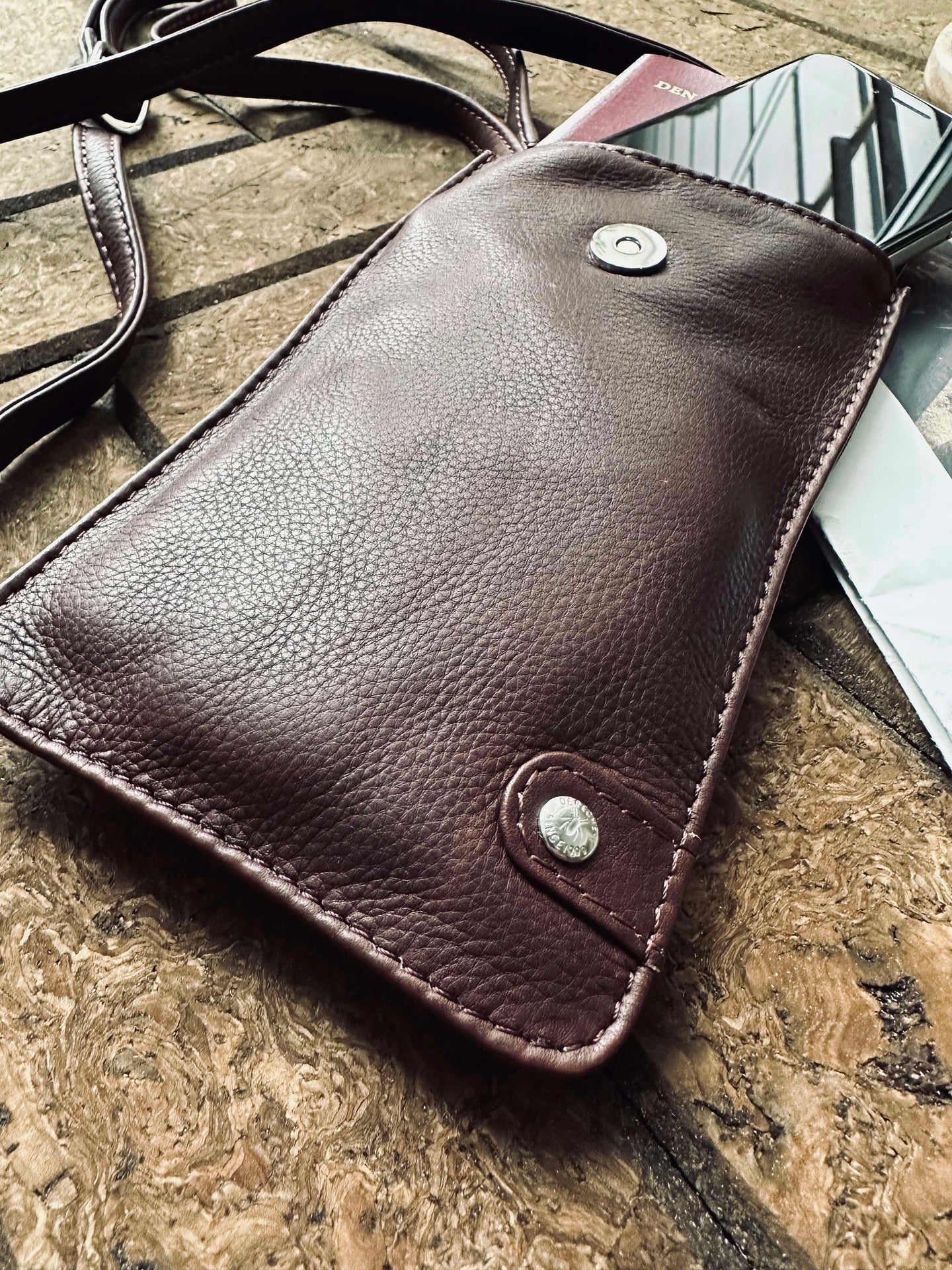 Handytasche Klein Aura Dunkelbraun