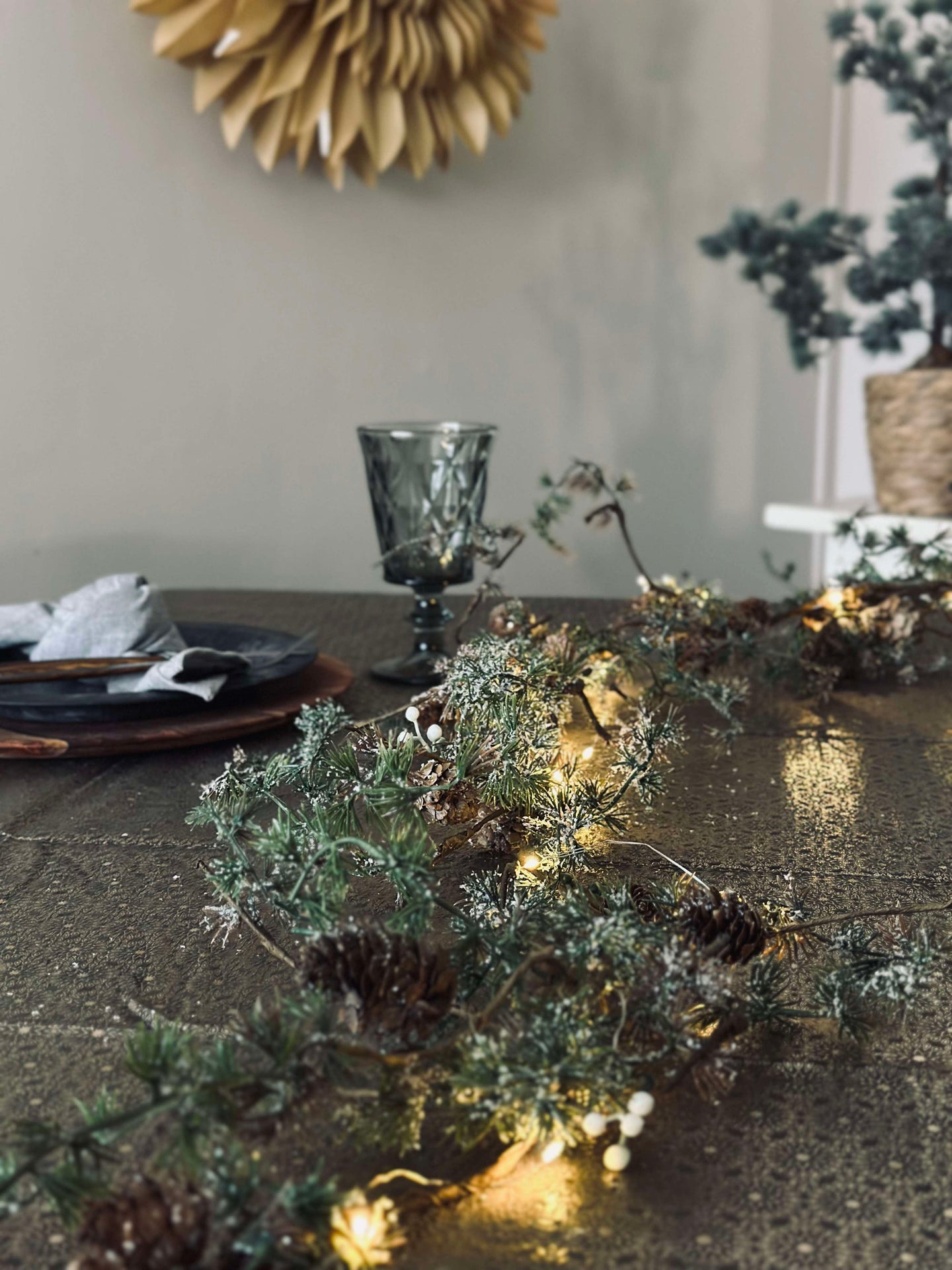 Lichterkette Zweig mit Kiefernzapfen - 150 cm