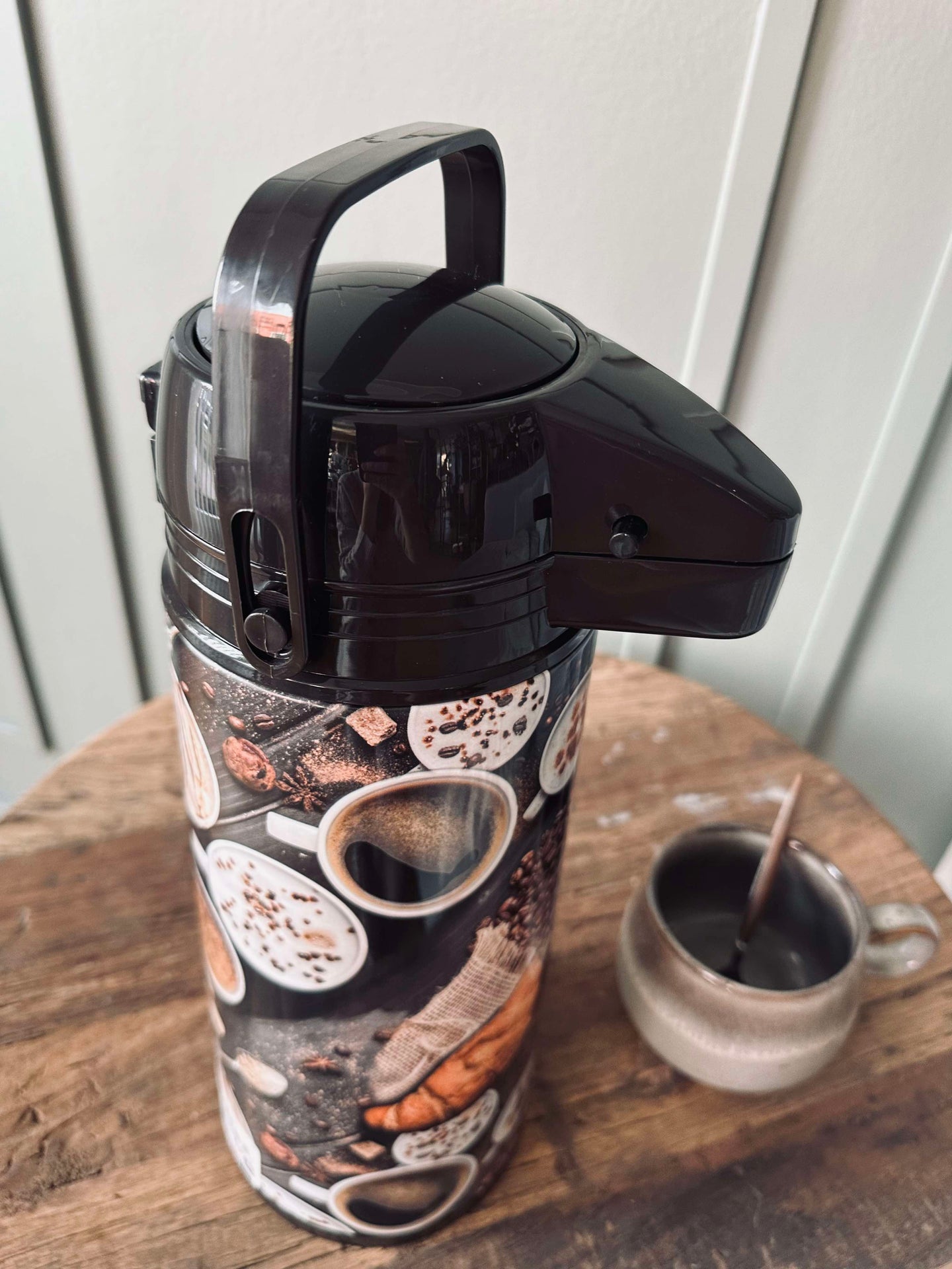 Thermokanne mit Pumpe - 1900 ml.