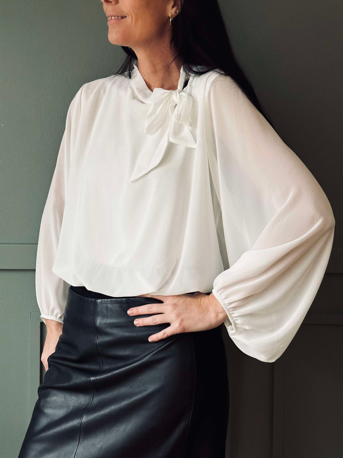 Bluse m. Schleife - White