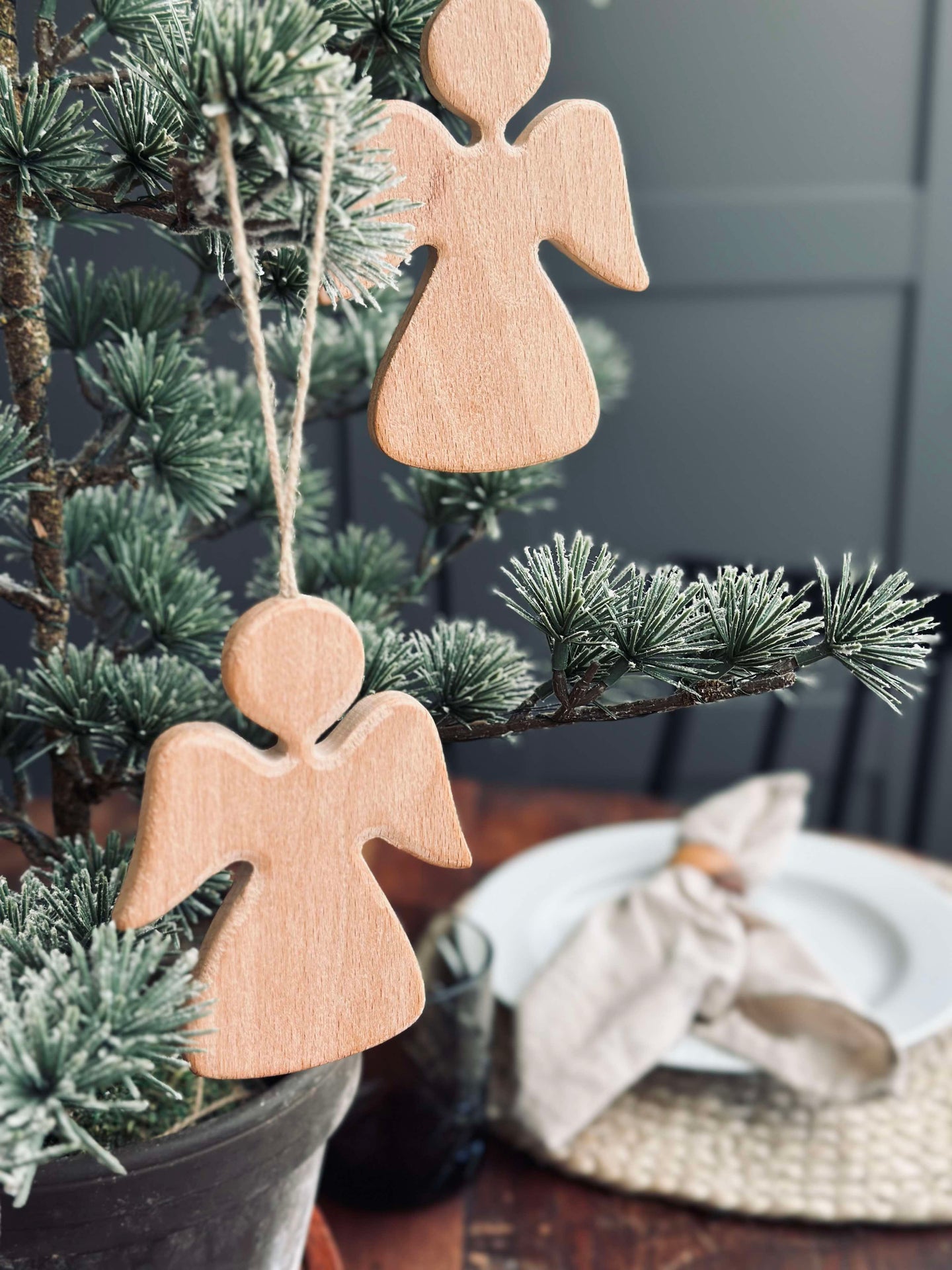 Anhänger Engel aus hellem Holz