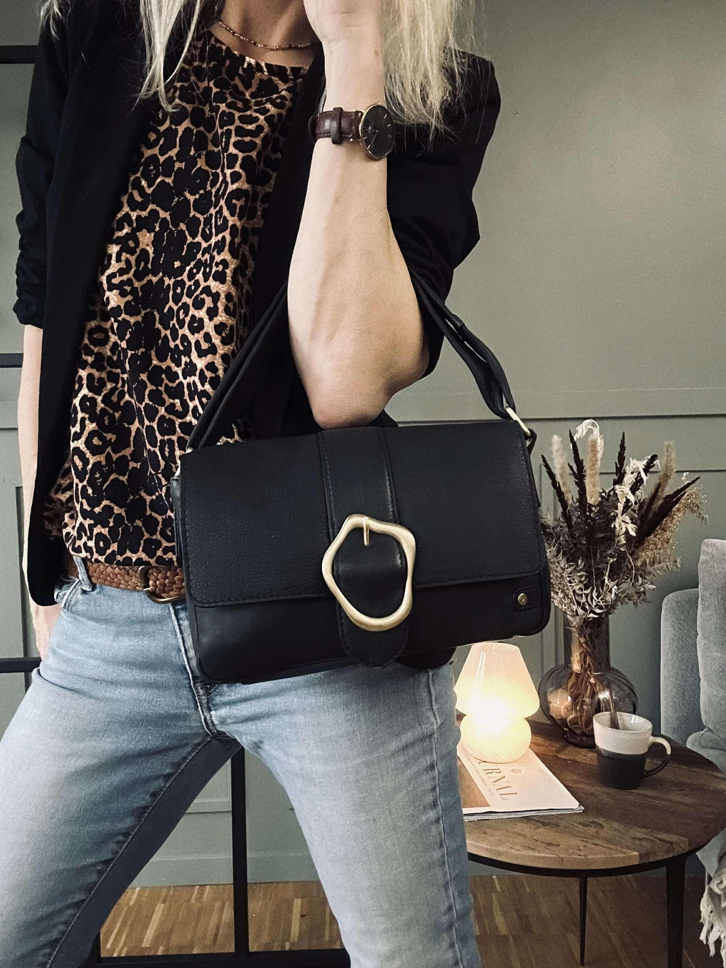 Crossover mit Schnalle - Black leather