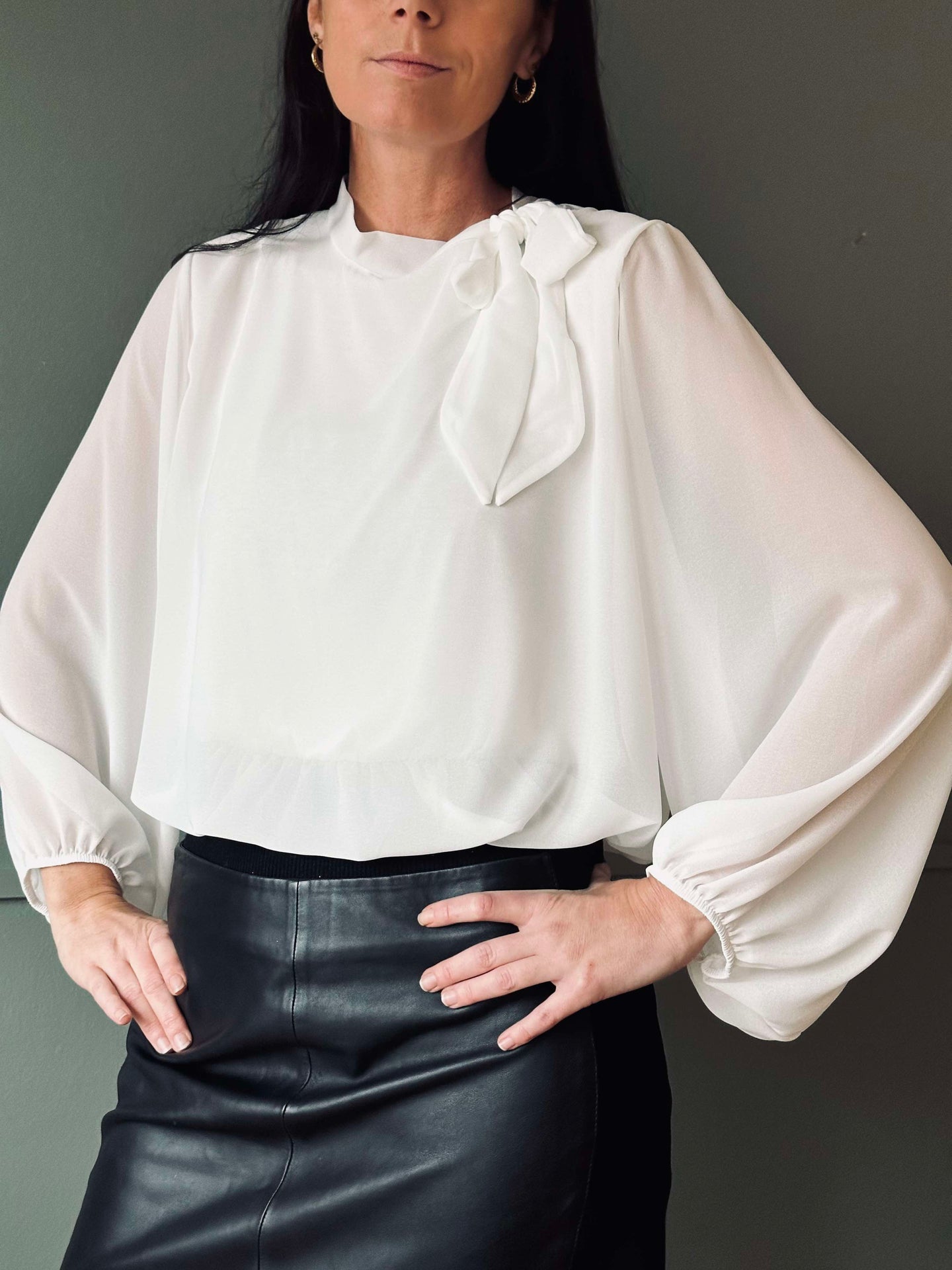 Bluse m. Schleife - White