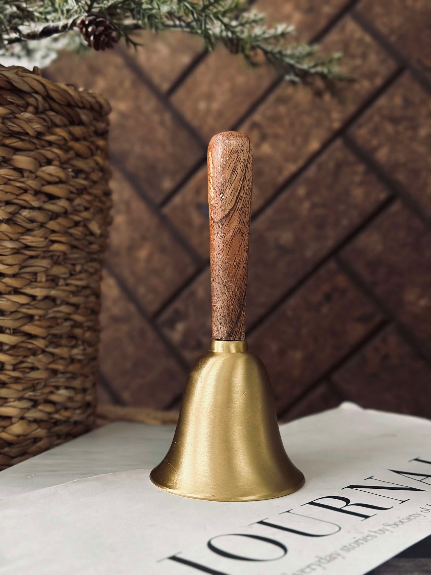Glocke mit Holzgriff