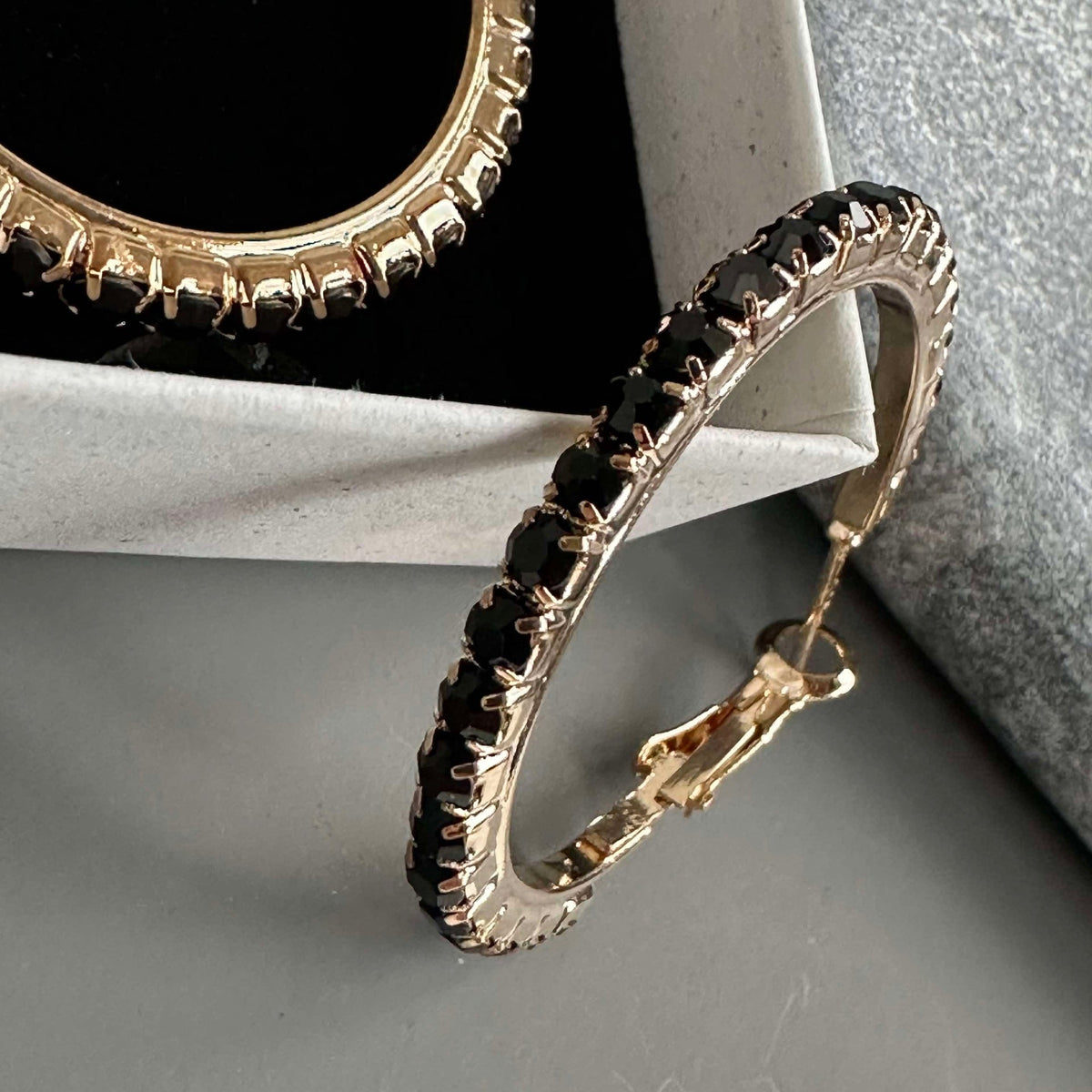 Ohrringe Smilla Hoops 18K vergoldet - Schwarz
